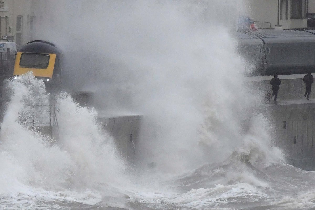 UK weather forecast: Travel chaos and flood warnings as remnants of Storm Brendan continue to batter UK | London Evening Standard