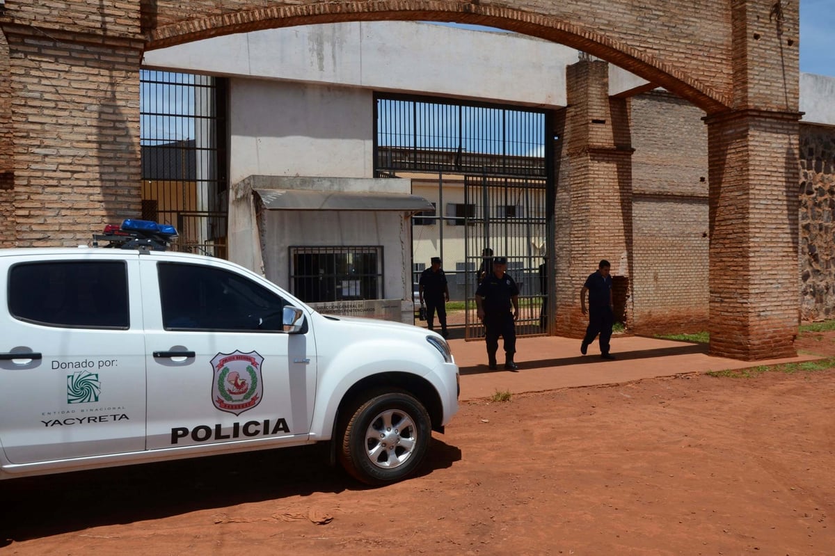 At least 75 inmates on the run after escaping 'through a tunnel' dug at Paraguay prison | London Evening Standard