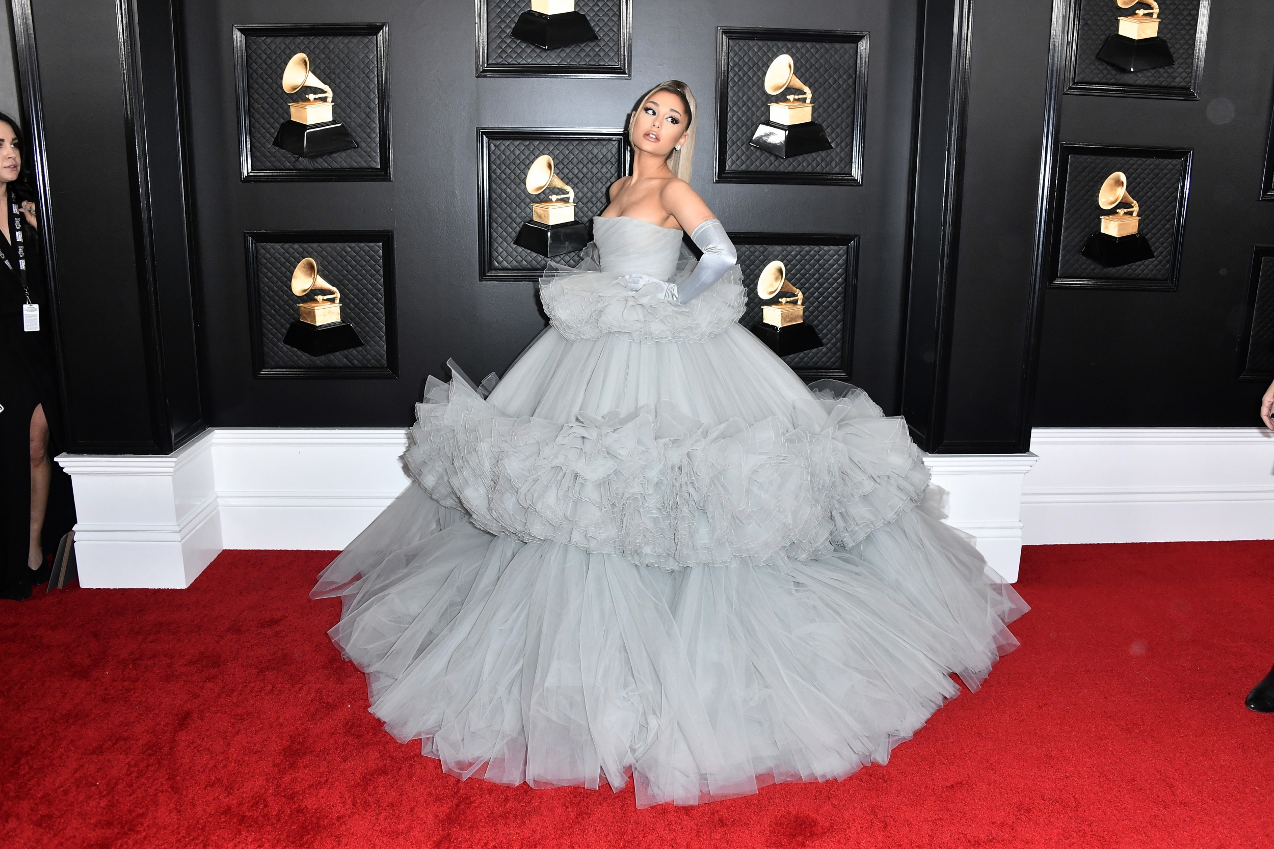 From Ariana's dress to Nick Jonas' teeth, the funniest Grammys memes