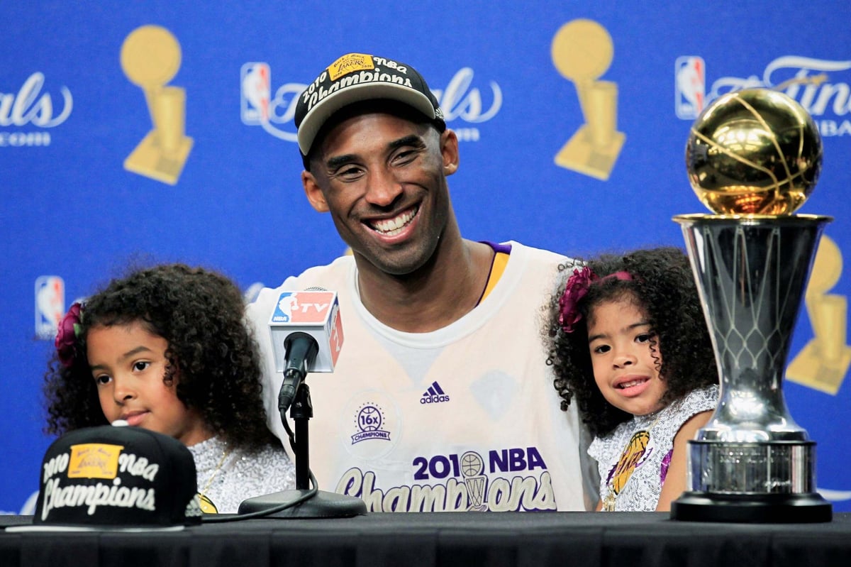 Kobe Bryant death: Investigation continues into helicopter crash as first bodies are recovered | London Evening Standard