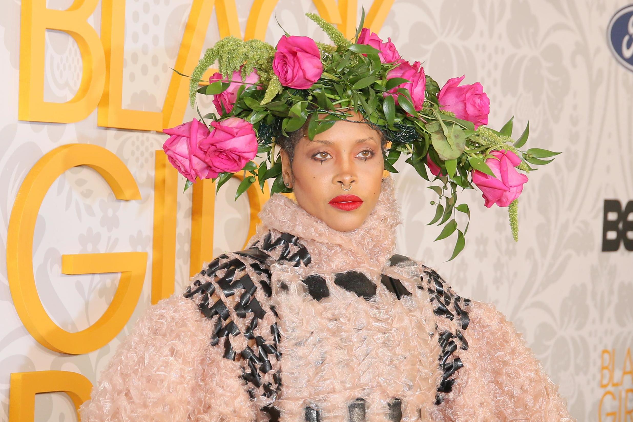 Erykah Badu to sell vagina incense made from her used underwear