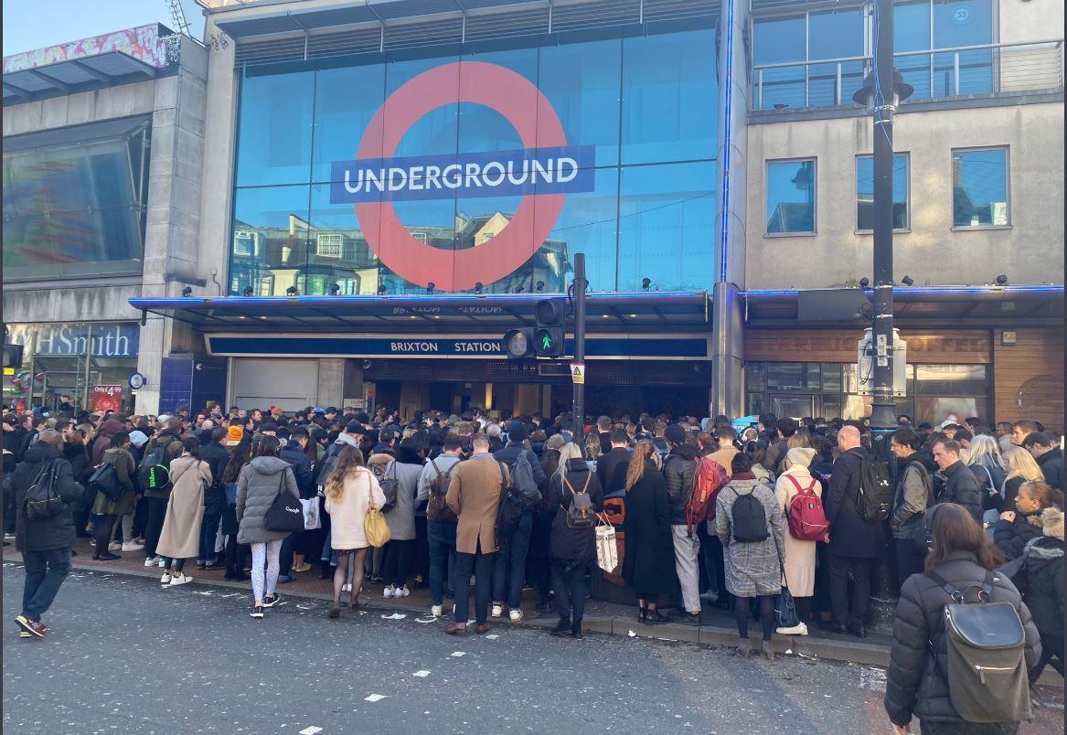 TfL Tube delays: Victoria Tube station closed due to overcrowding as commuters face severe delays | London Evening Standard