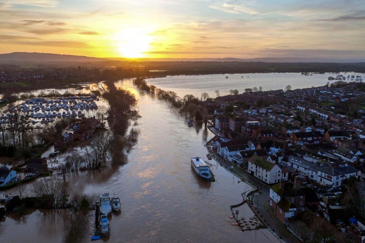 UK weather forecast: Brits face another night of rain and snow as Storm Jorge wreaks havoc on flood-hit areas | London Evening Standard
