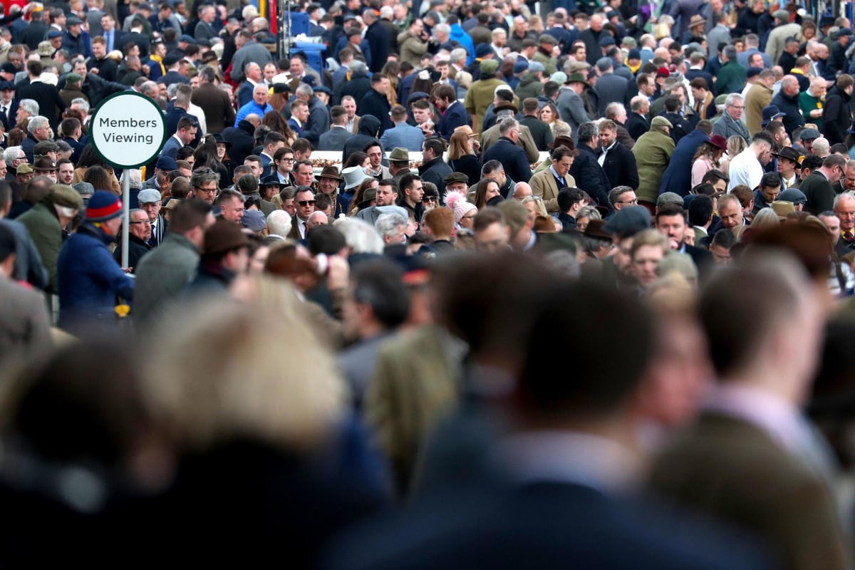 Coronavirus latest: Government 'planning to ban mass gatherings' as it steps up battle against covid-19 | London Evening Standard