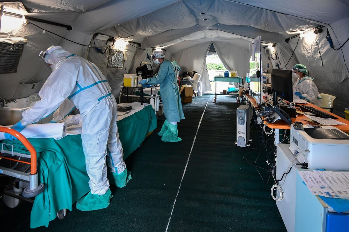 Engineers build emergency ventilators from snorkelling masks amid Italy coronavirus crisis | London Evening Standard
