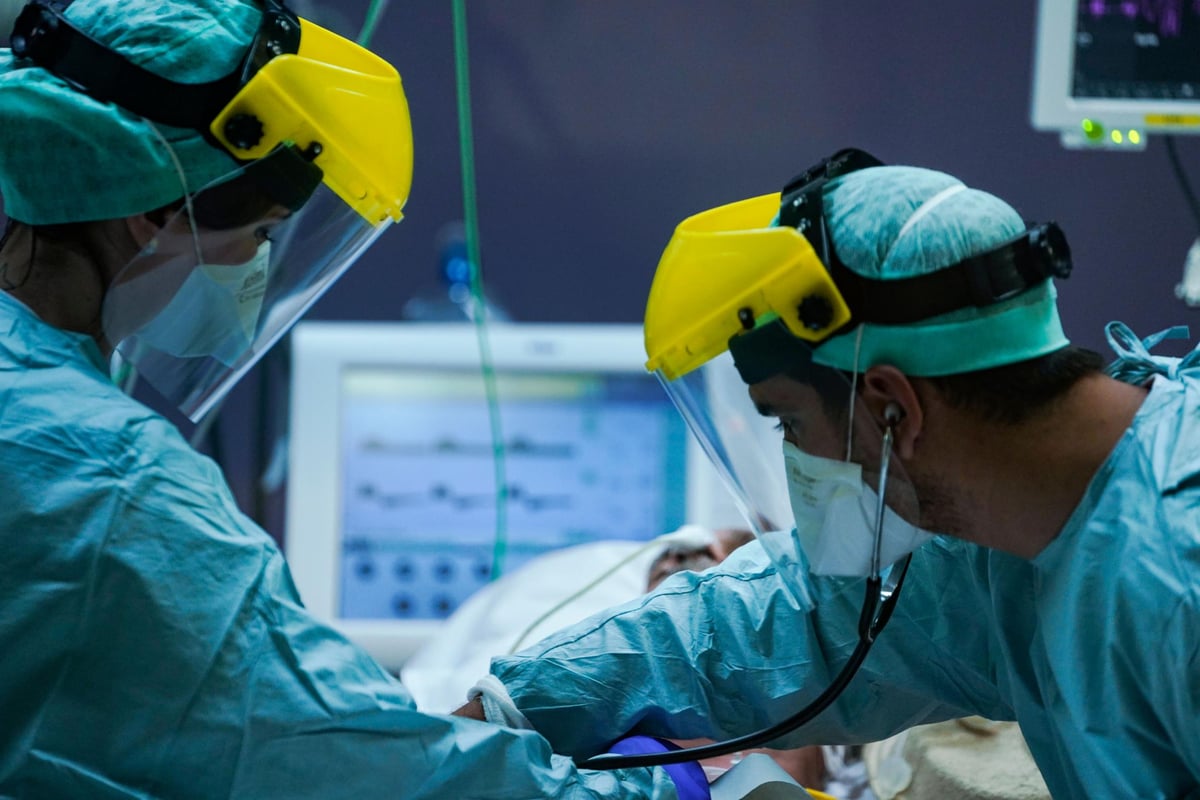 Retired doctor who continued working part-time in NHS ‘dies after contracting Covid-19’ | London Evening Standard
