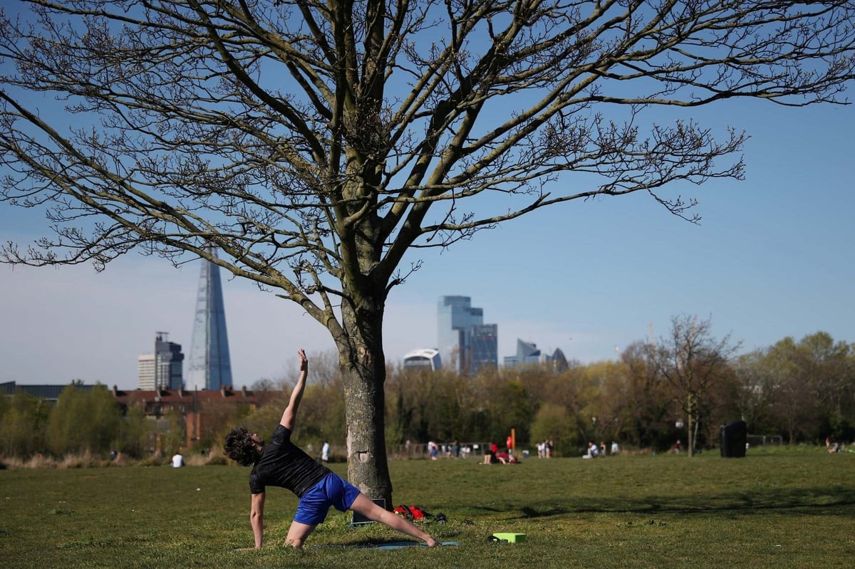 UK mini heatwave beats highs in Costa del Sol, Athens and Lisbon as mercury soars past 19.8C | London Evening Standard