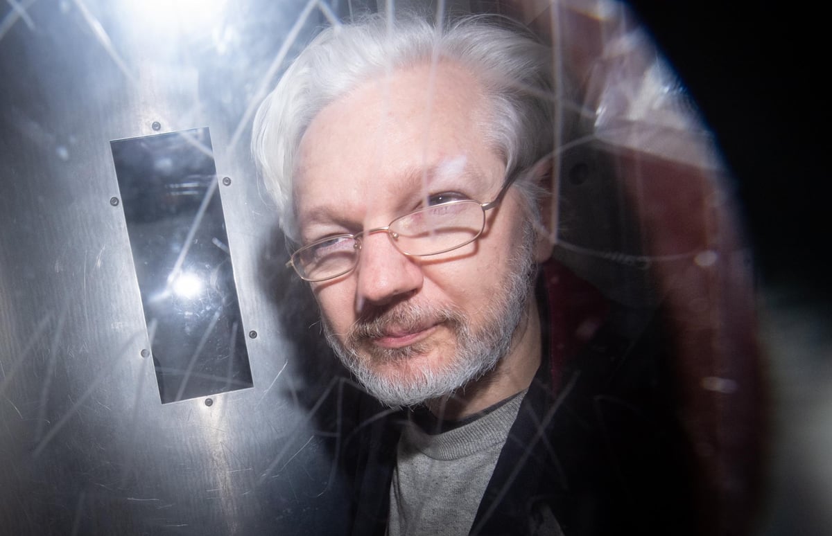 Julian Assange wears mask in court after coronavirus scare as judge refuses to make face-coverings mandatory | London Evening Standard