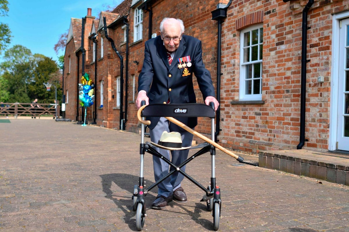 Captain Sir Tom Moore: Boris Johnson to lead national clap after death