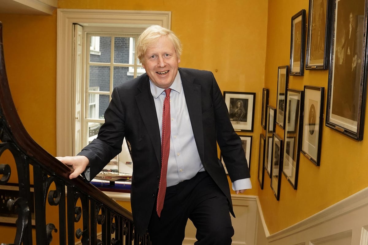 Boris Johnson thanks NHS for ‘happier’ hospital visit after birth of first son with Carrie Symonds | London Evening Standard