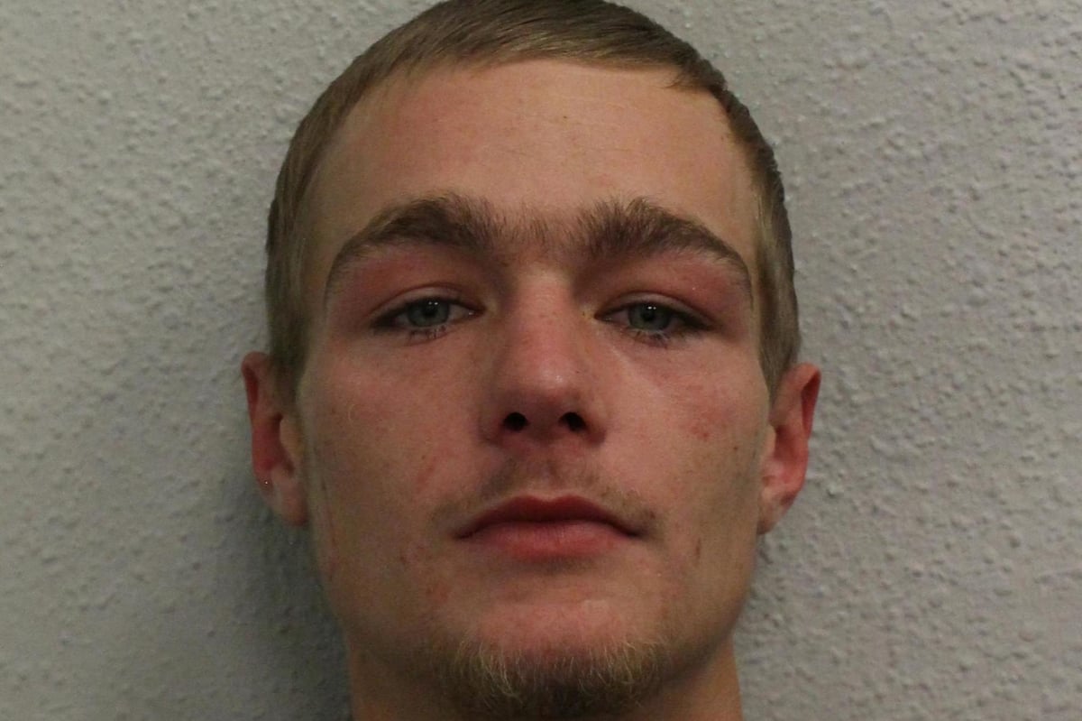 Man jailed for 'viciously' biting police officer's finger to avoid being arrested | London Evening Standard