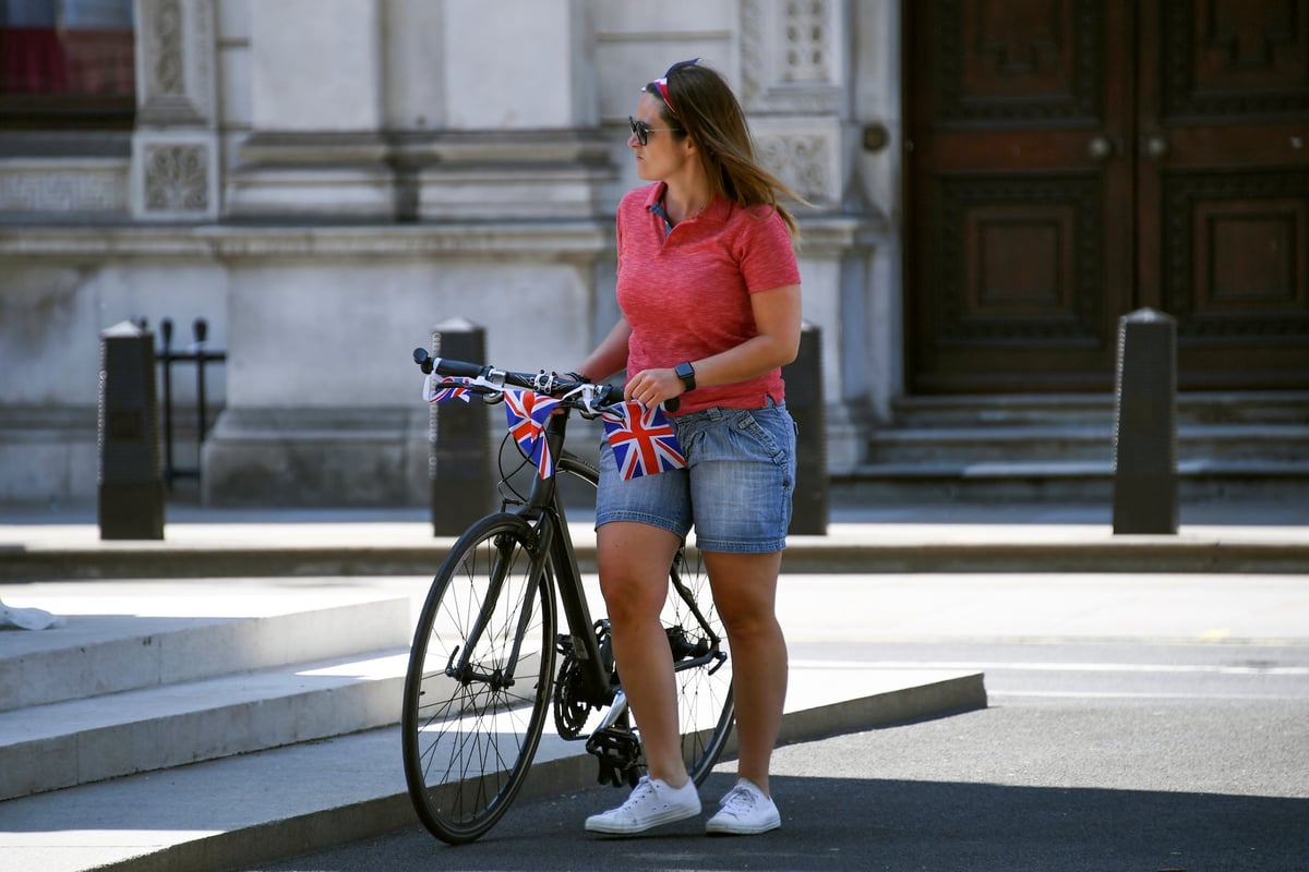 Next steps of UK lockdown 'to include face masks at work, more cycle lanes and visitor quarantine' | London Evening Standard