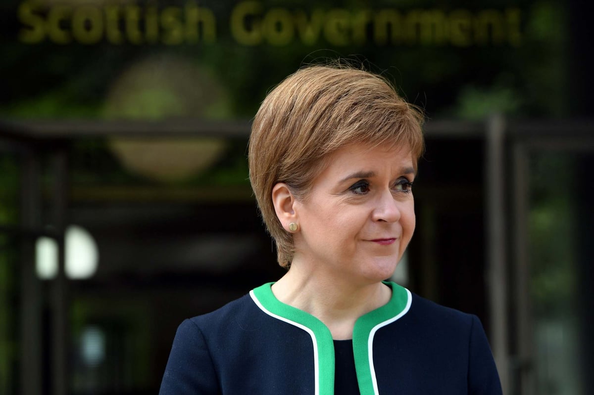 Nicola Sturgeon bans 'stay alert' advice from Scotland as she announces small change to lockdown rules | London Evening Standard