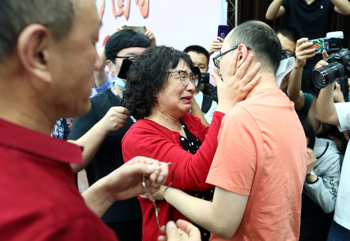Parents reunited with kidnapped son 32 years after his abduction as a toddler | London Evening Standard