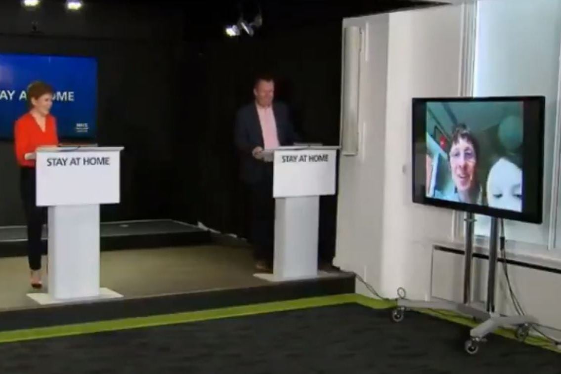 Five-year-old daughter interrupts her journalist dad as he asks question on childcare at press briefing | London Evening Standard