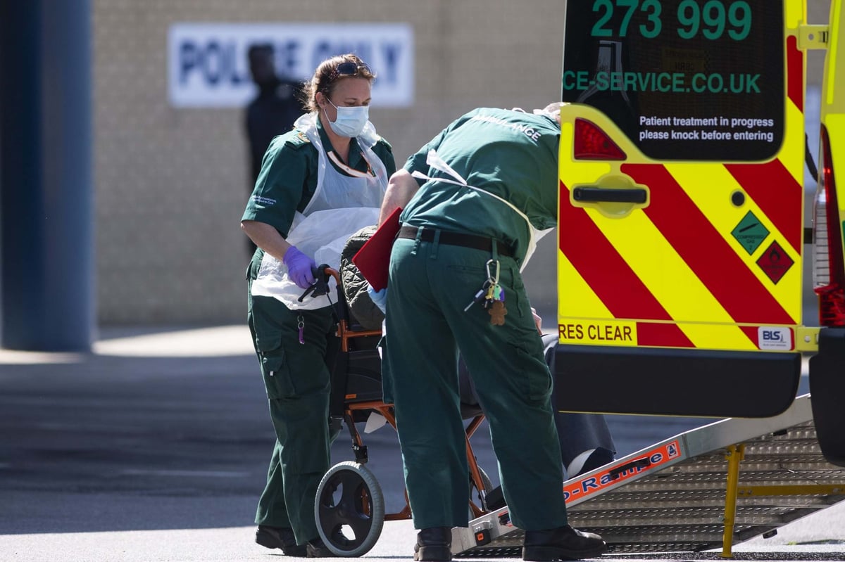 UK coronavirus cases jump by 14,162 with death toll up by 70 | London Evening Standard