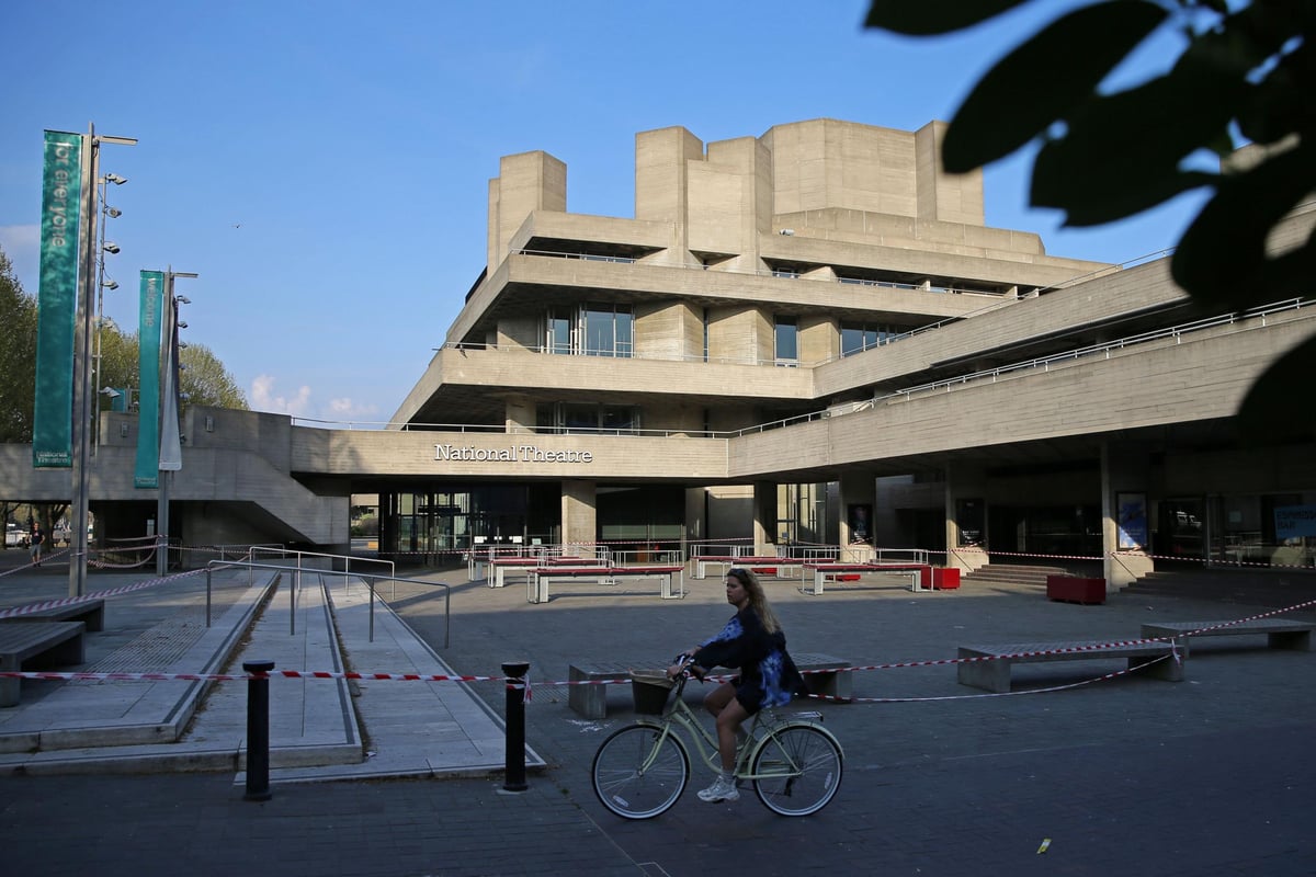 Theatres need to know whether ‘Christmas is cancelled’, MPs told | London Evening Standard
