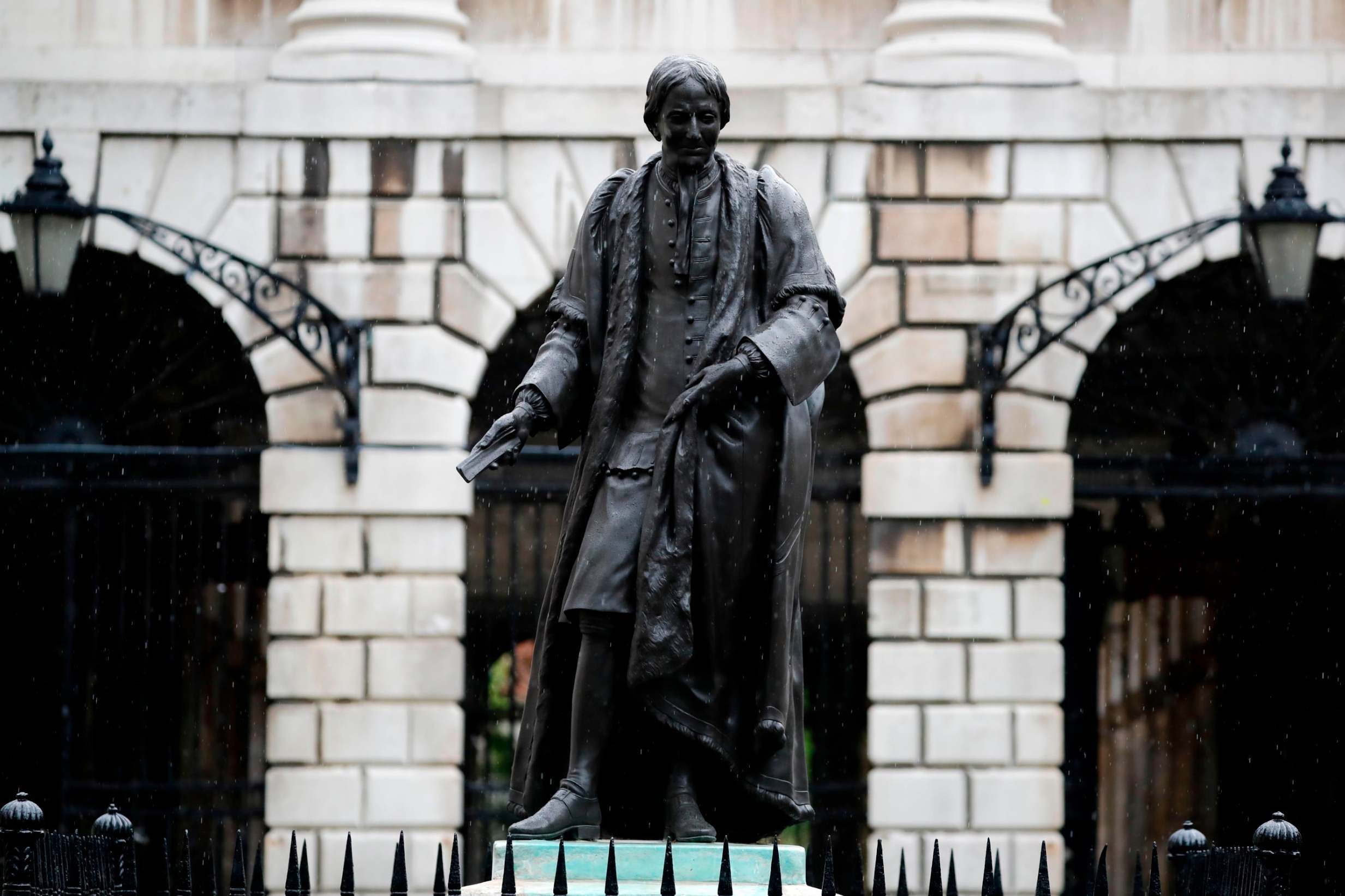 How many slave trader and colonialist statues are there across London?