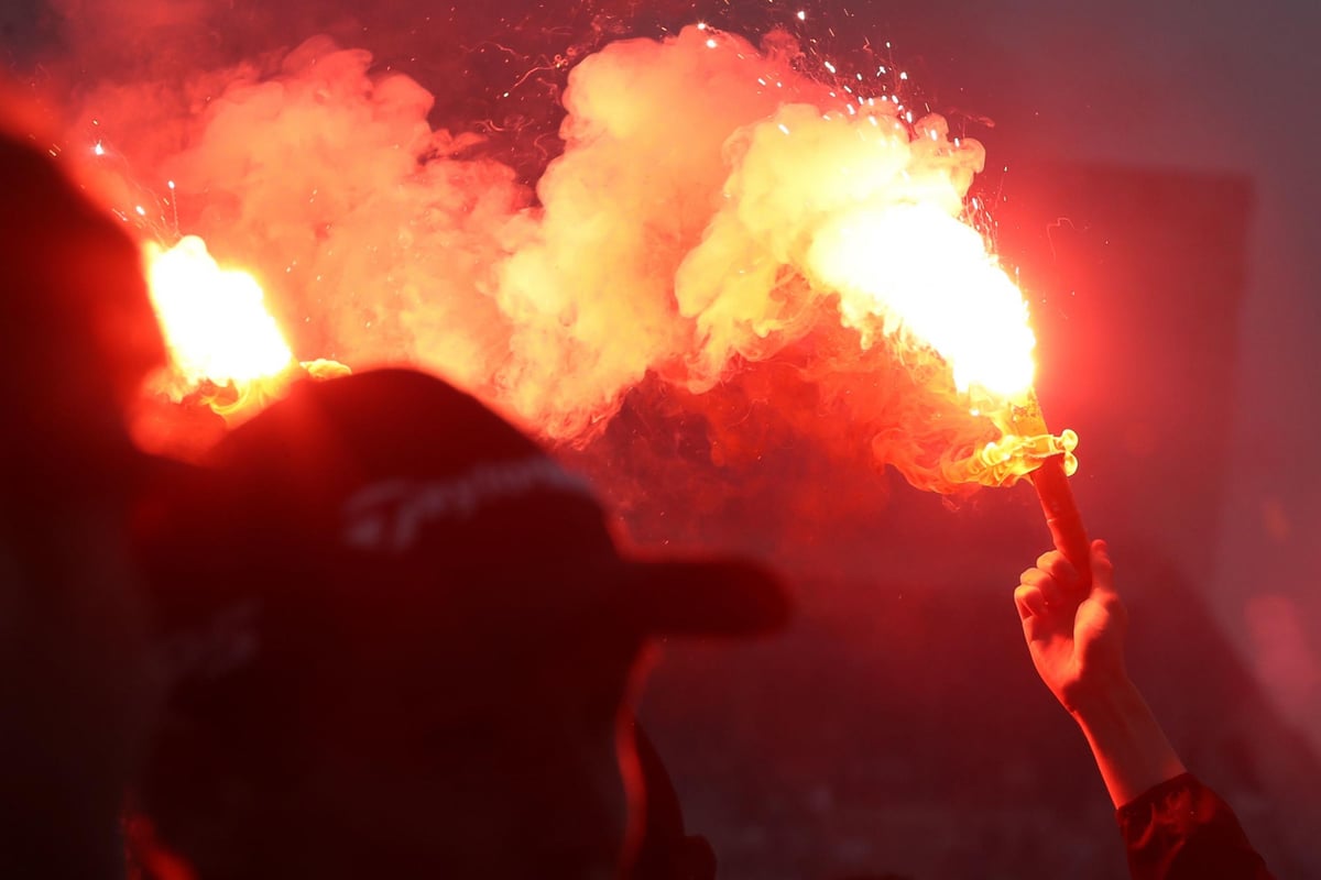 Chaos in Liverpool as Liver Building catches fire amid Premier League celebrations | London Evening Standard