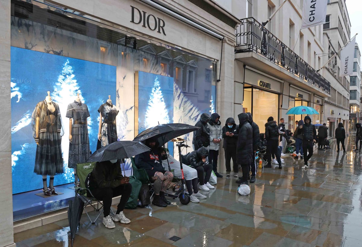 Fans queue in rain from 4am as the Air Jordan 1 OG Dior sneakers go on sale | London Evening Standard