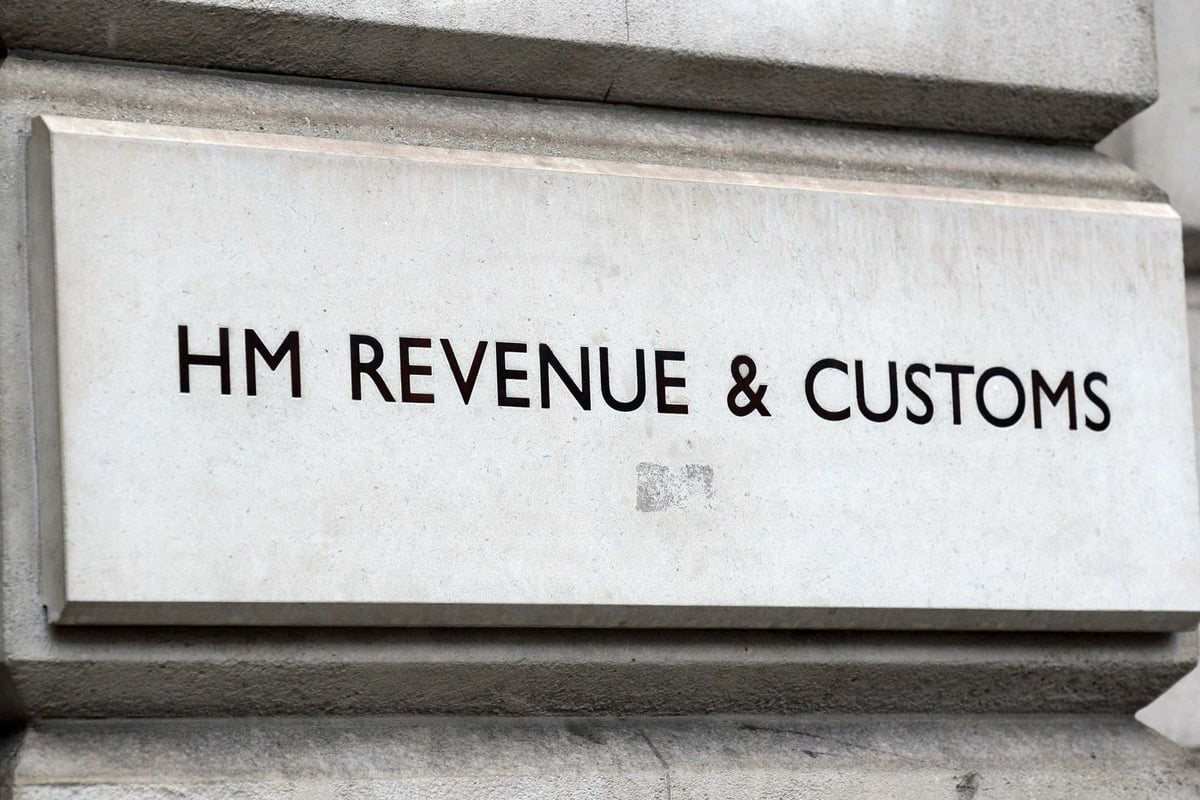 UK borrowing hits £2 trillion for the first time as government goes on coronavirus spending spree | London Evening Standard