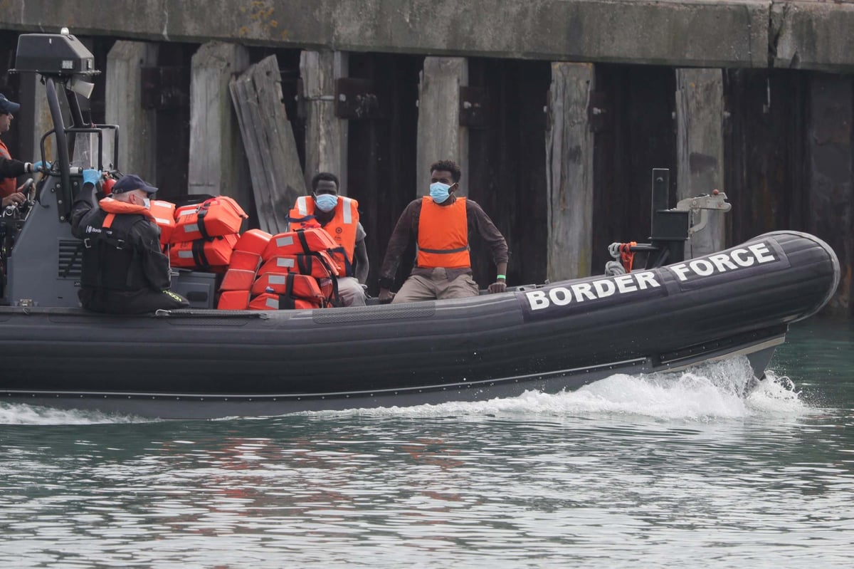 France 'seeks £30million from UK to patrol northern French beaches for migrants' | London Evening Standard