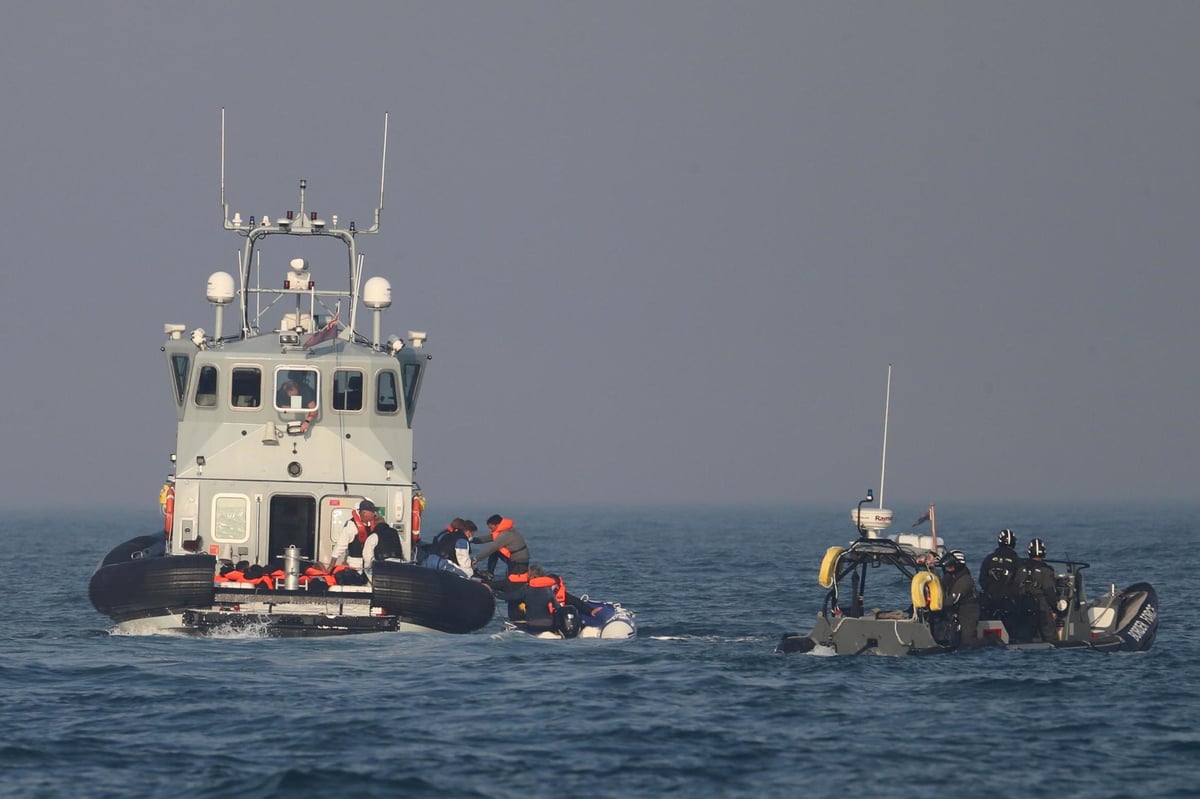RAF plane patrols English Channel after nearly 700 migrants cross | London Evening Standard