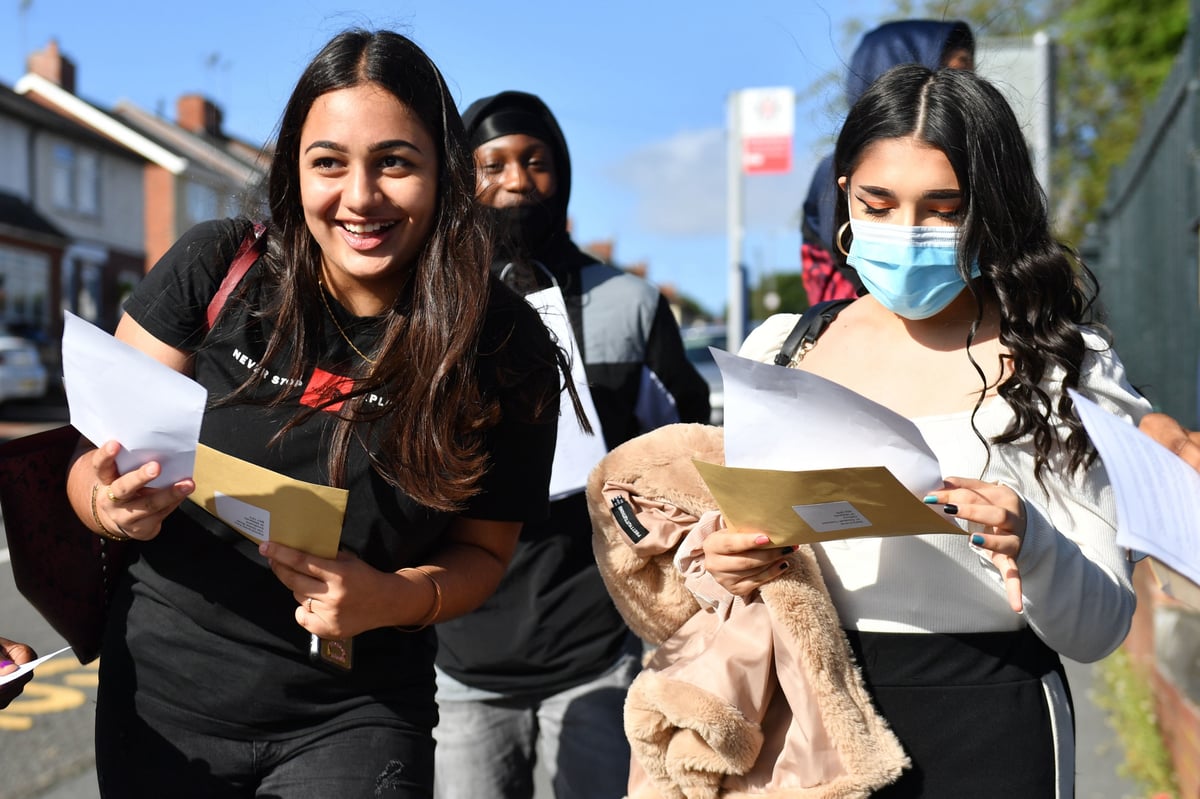 GCSE results day 2020 LIVE: Record year with 40% rise in top exam grade after major Government U-turn | London Evening Standard