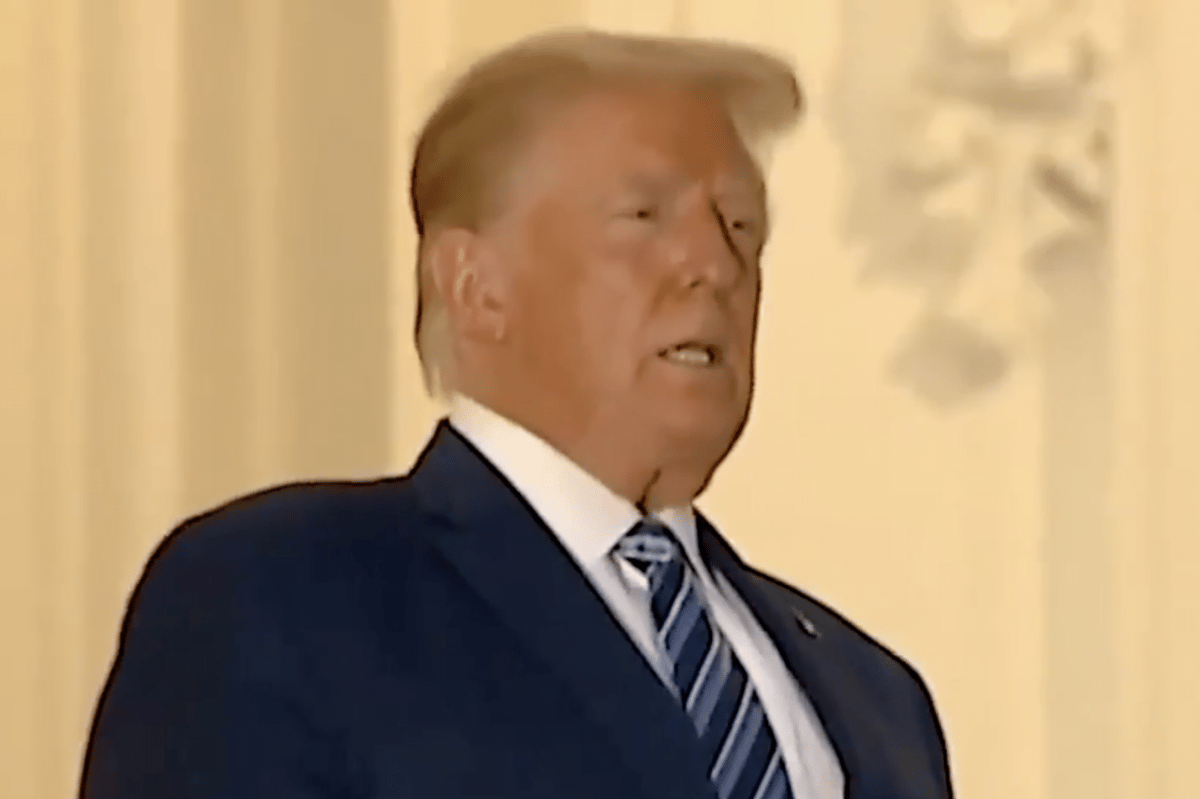 Donald Trump seen gasping for air as he returns to White House amid coronavirus battle | London Evening Standard