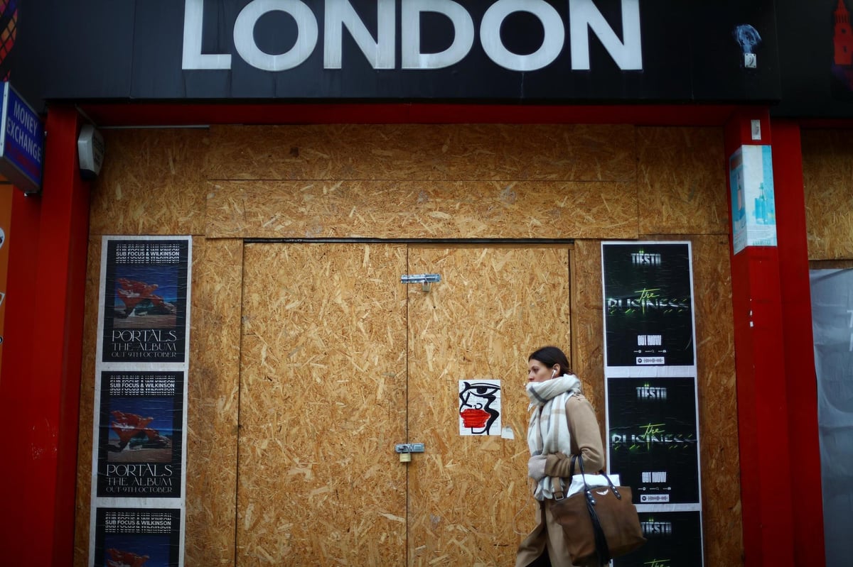 Tier 2 devastation: New rules will cost London £10 billion as hospitality industry thrown into crisis | London Evening Standard