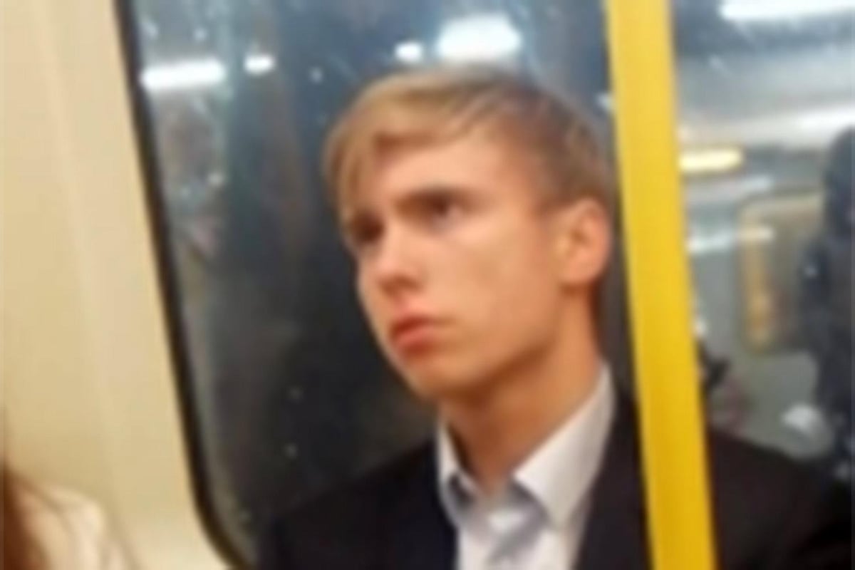 NHS worker punched in the head on Tube after confronting three passengers refusing to wear face masks | London Evening Standard