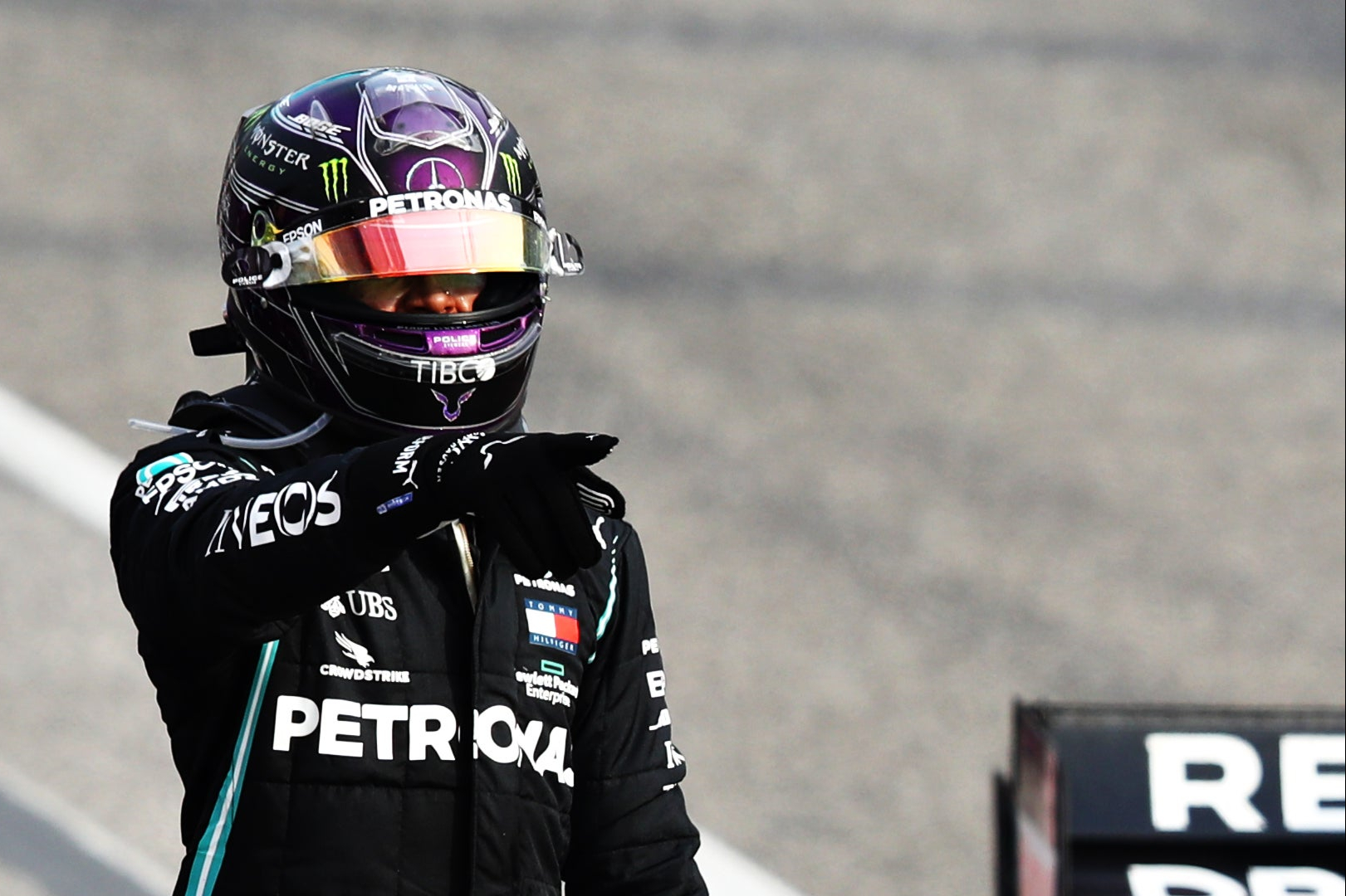 Hamilton wins Emilia Romagna GP to close in on seventh F1 title