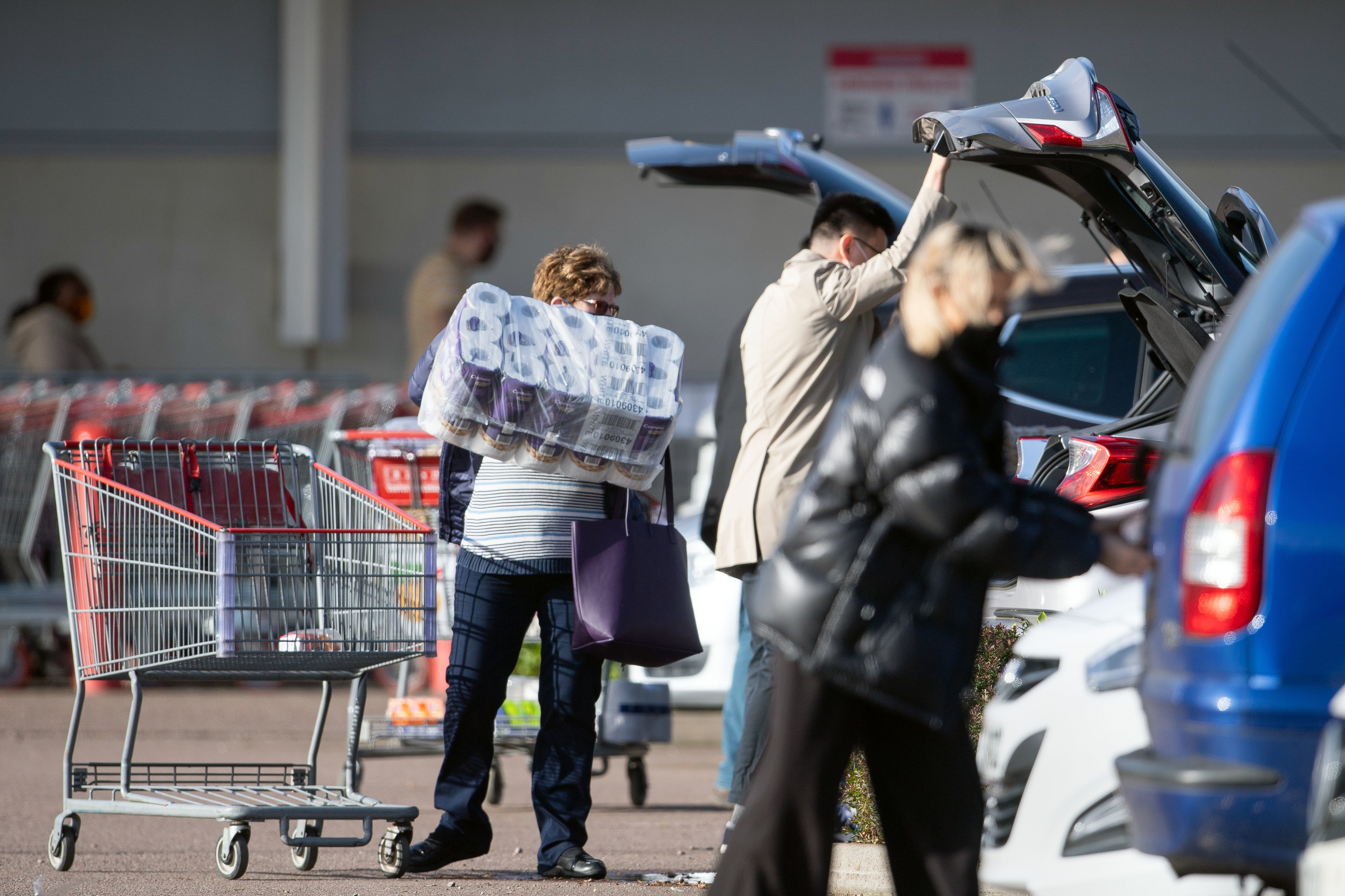 Panic buying sweeps England as lockdown loo roll scramble returns