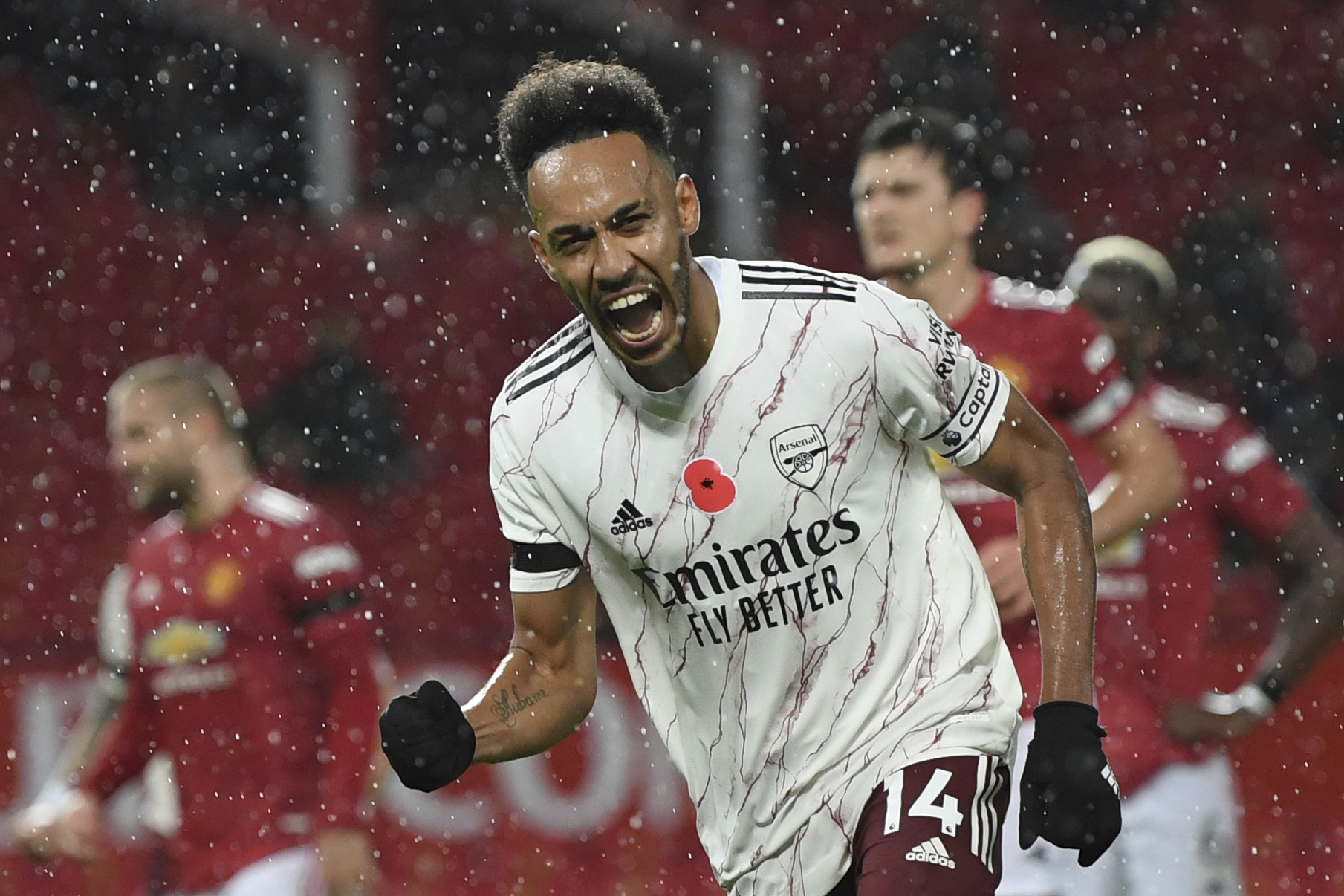 Man United 0-1 Arsenal: Aubameyang penalty seals Old Trafford win