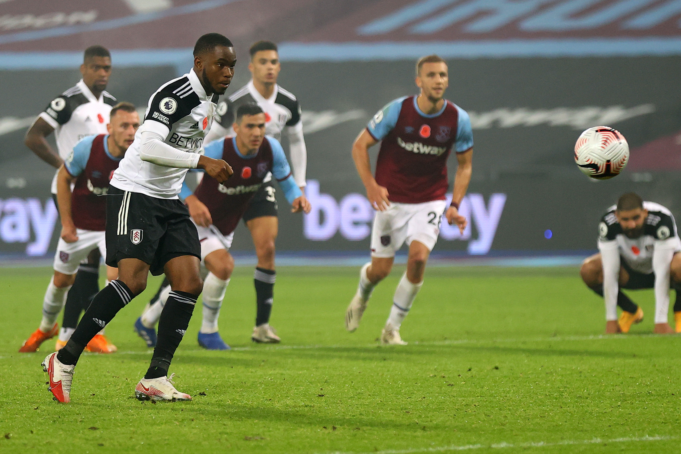Parker angry at Lookman Panenka: ‘You can’t miss a penalty like that’
