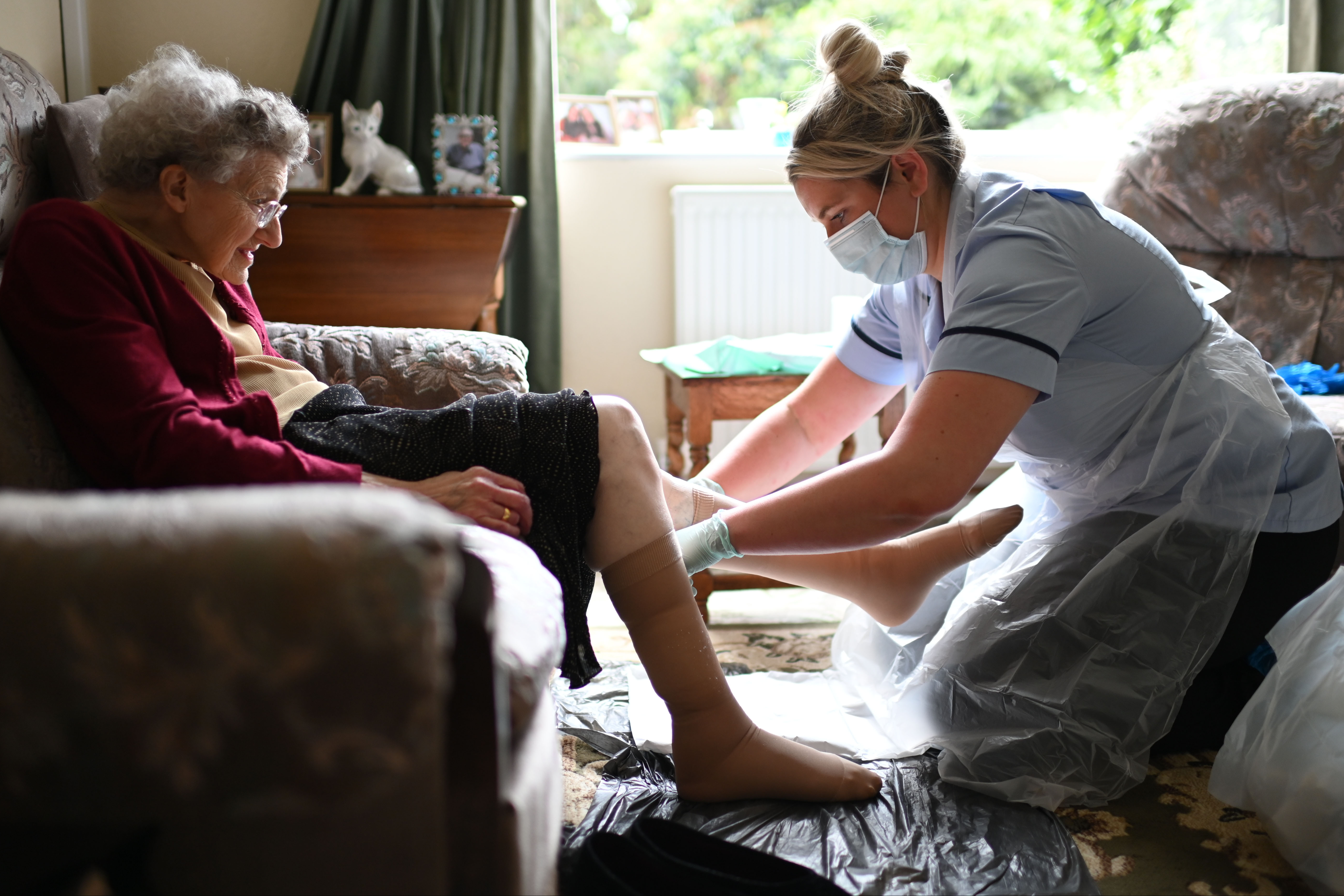 Call for ‘designated visitors’ to tackle Covid care home loneliness 
