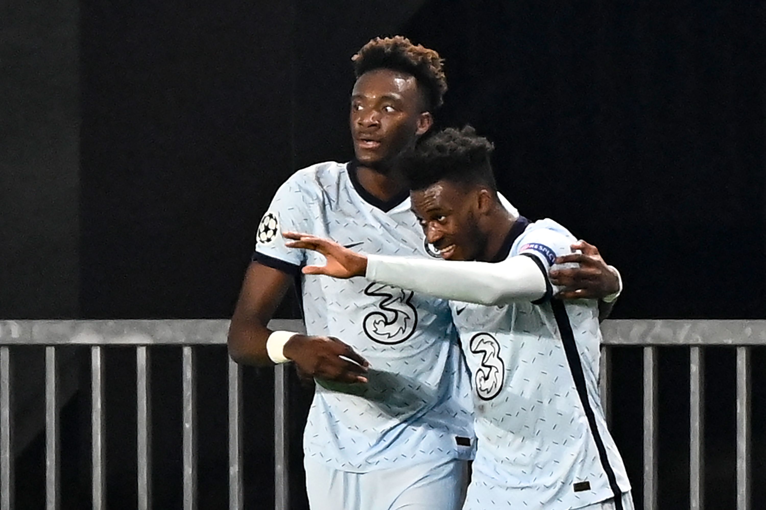 Chelsea reach Champions League knockout stages with win at Rennes