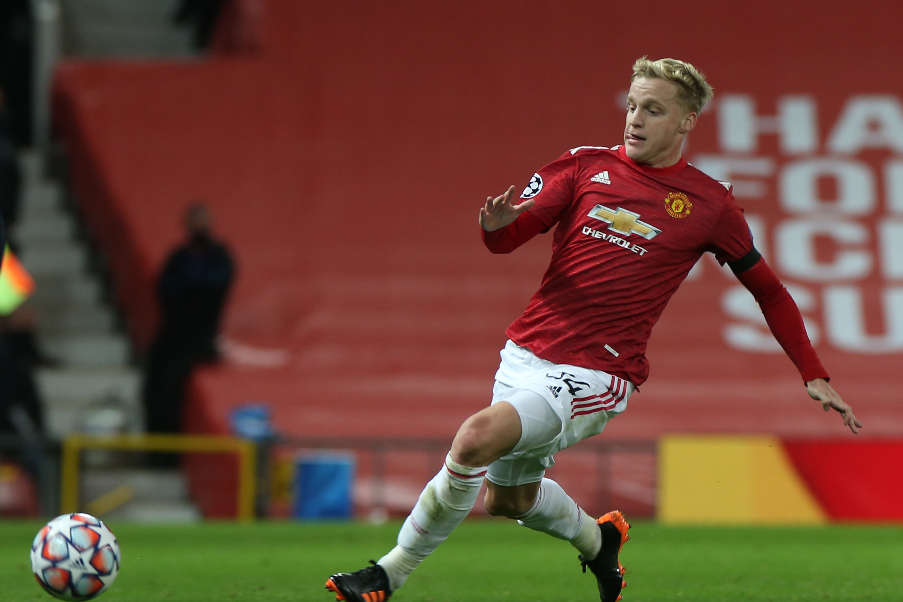 Van de Beek ‘close to perfect’ as Bruno leads Man United to 4-1 win