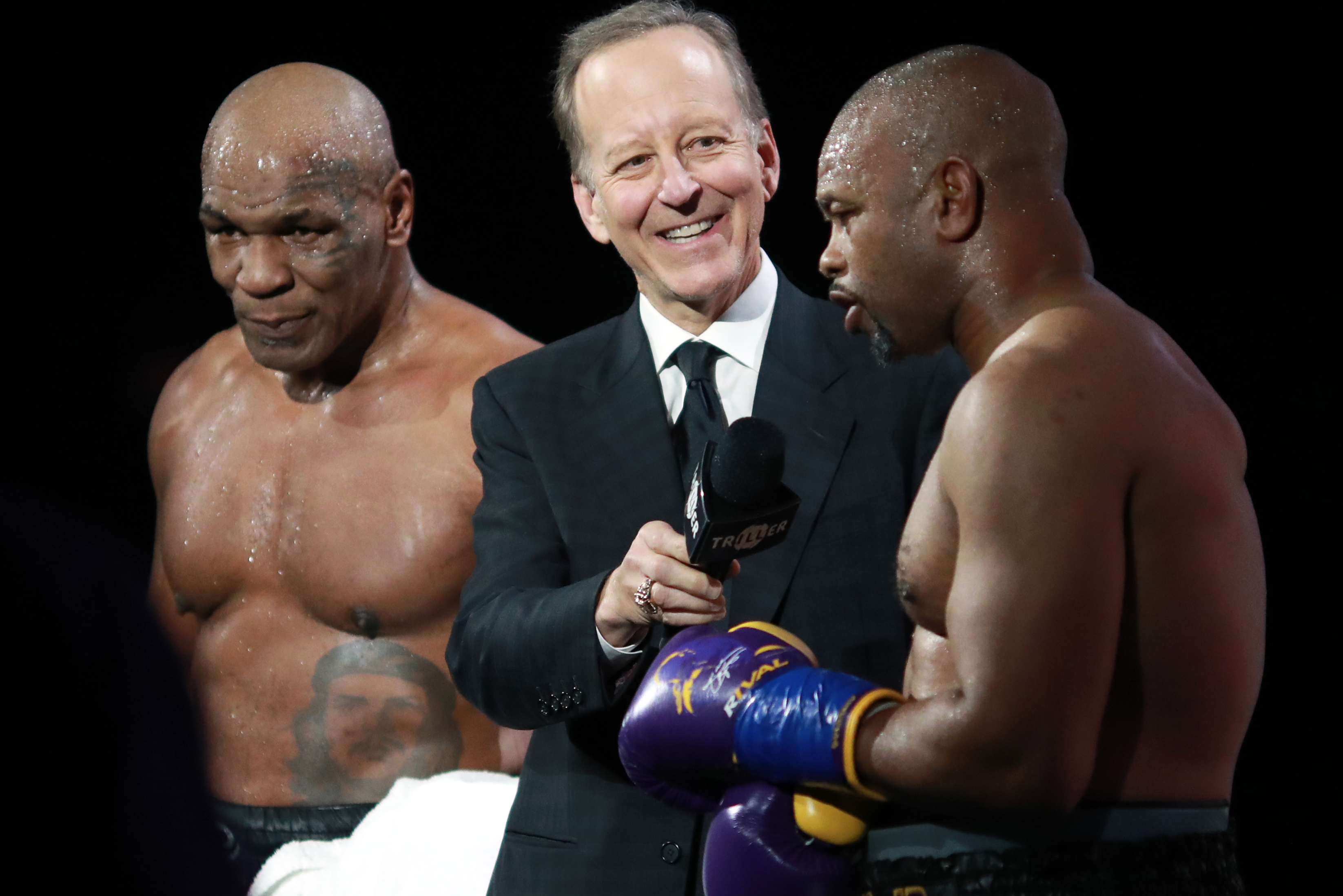 Jones Jr pays tribute to Kobe Bryant during Tyson fight in Los Angeles