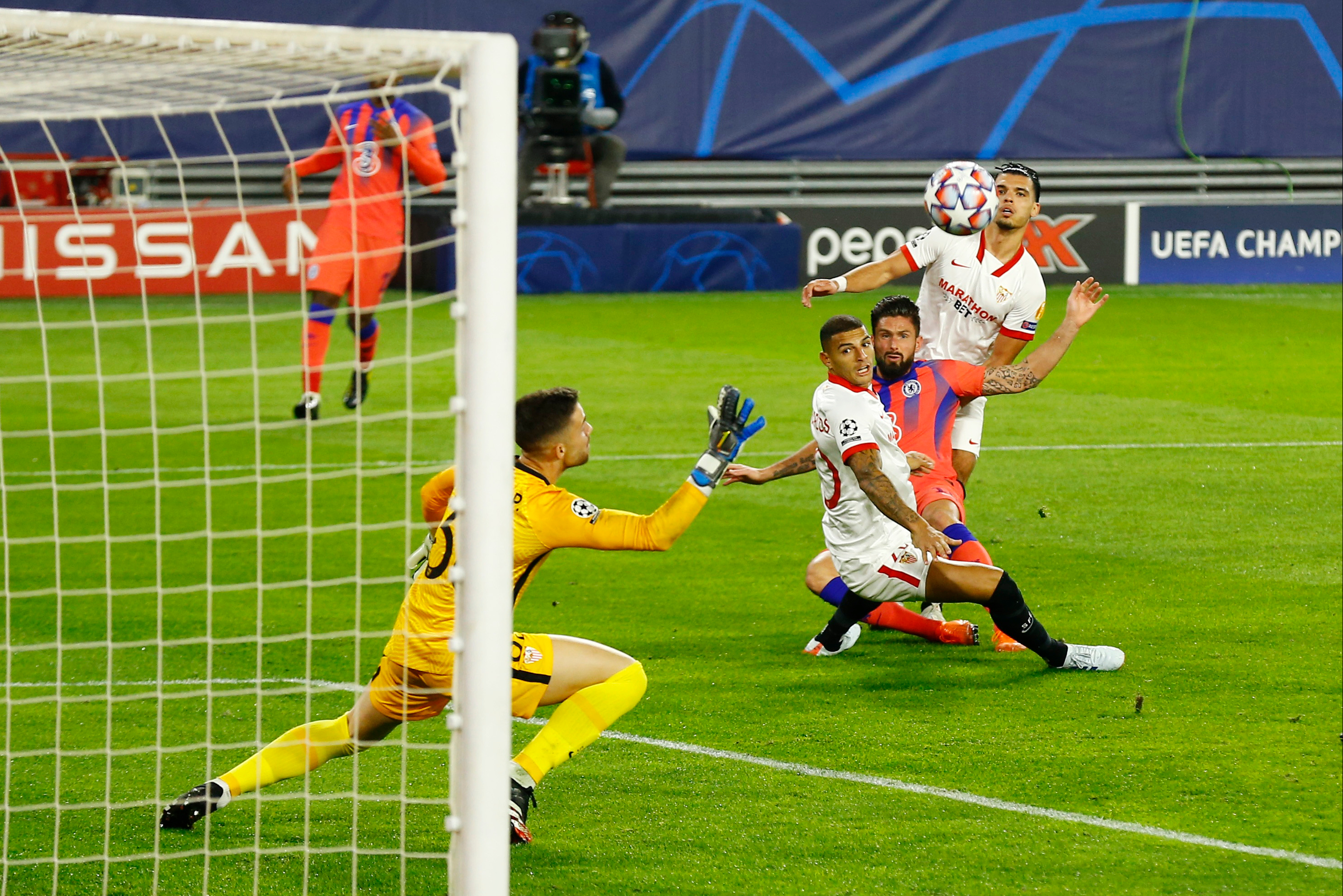 Sevilla 0-4 Chelsea: Giroud scores four to seal top spot in Group E