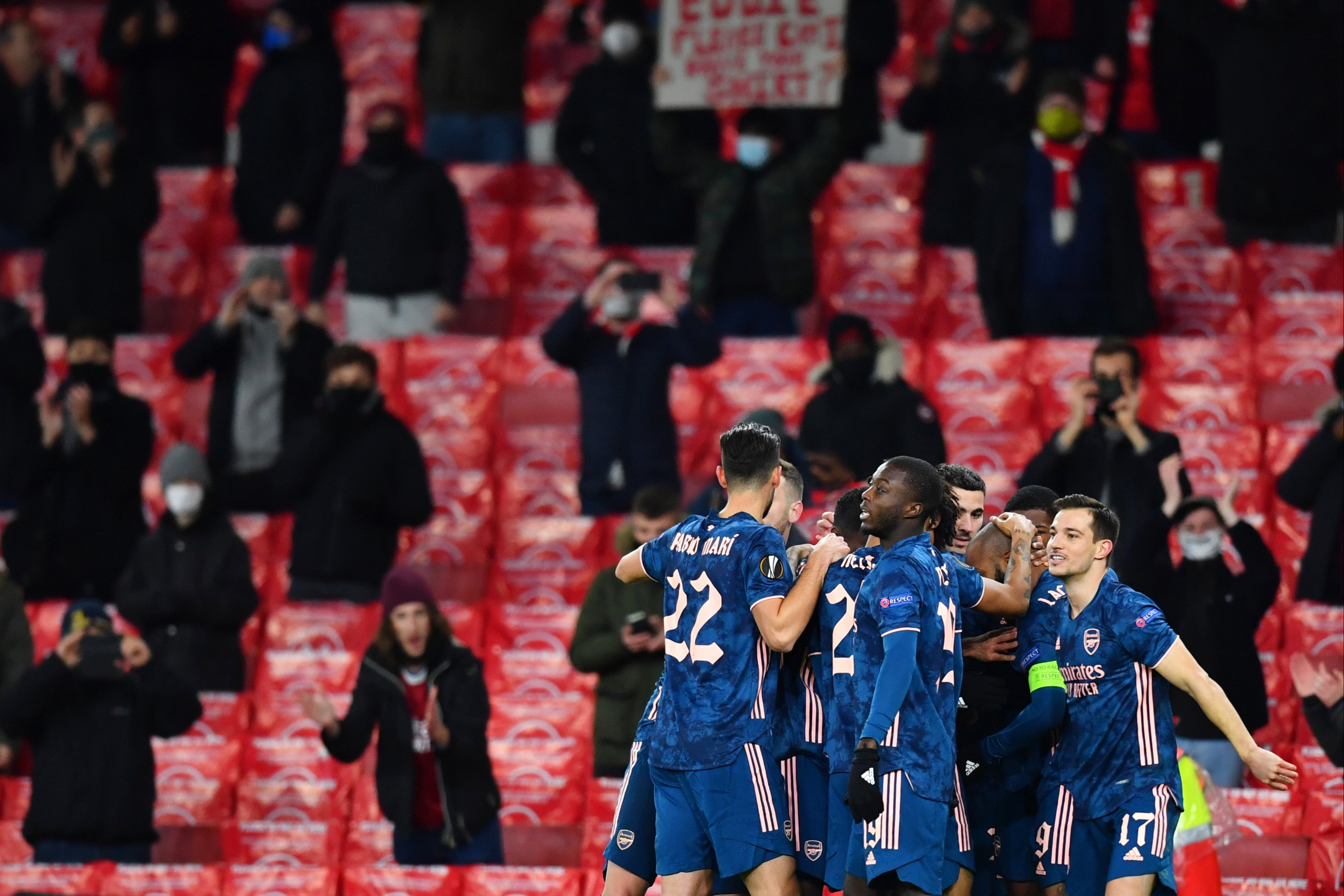 Arsenal put on a show for returning fans by thumping Rapid Vienna 