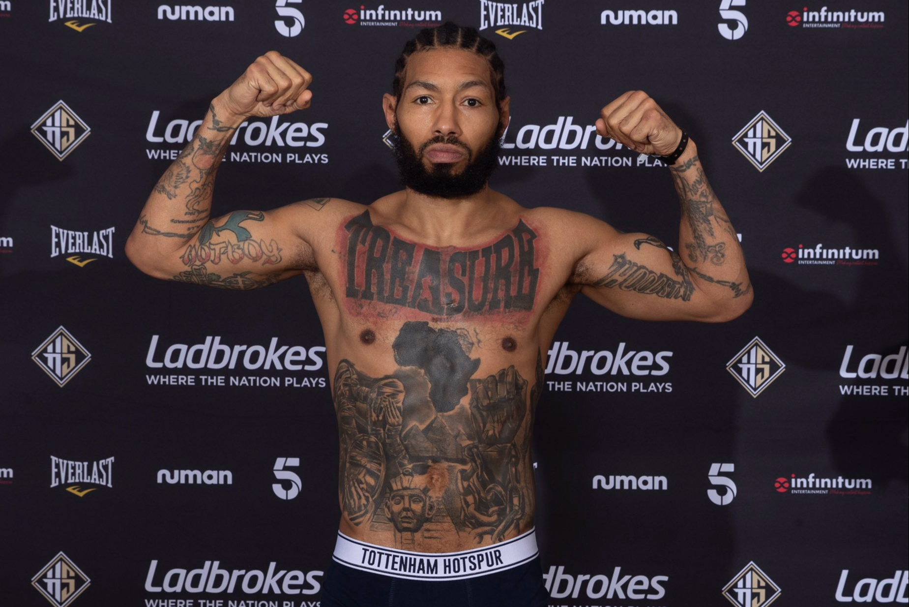 Ringside tribute to knife crime victims ‘who won’t see Christmas’ 