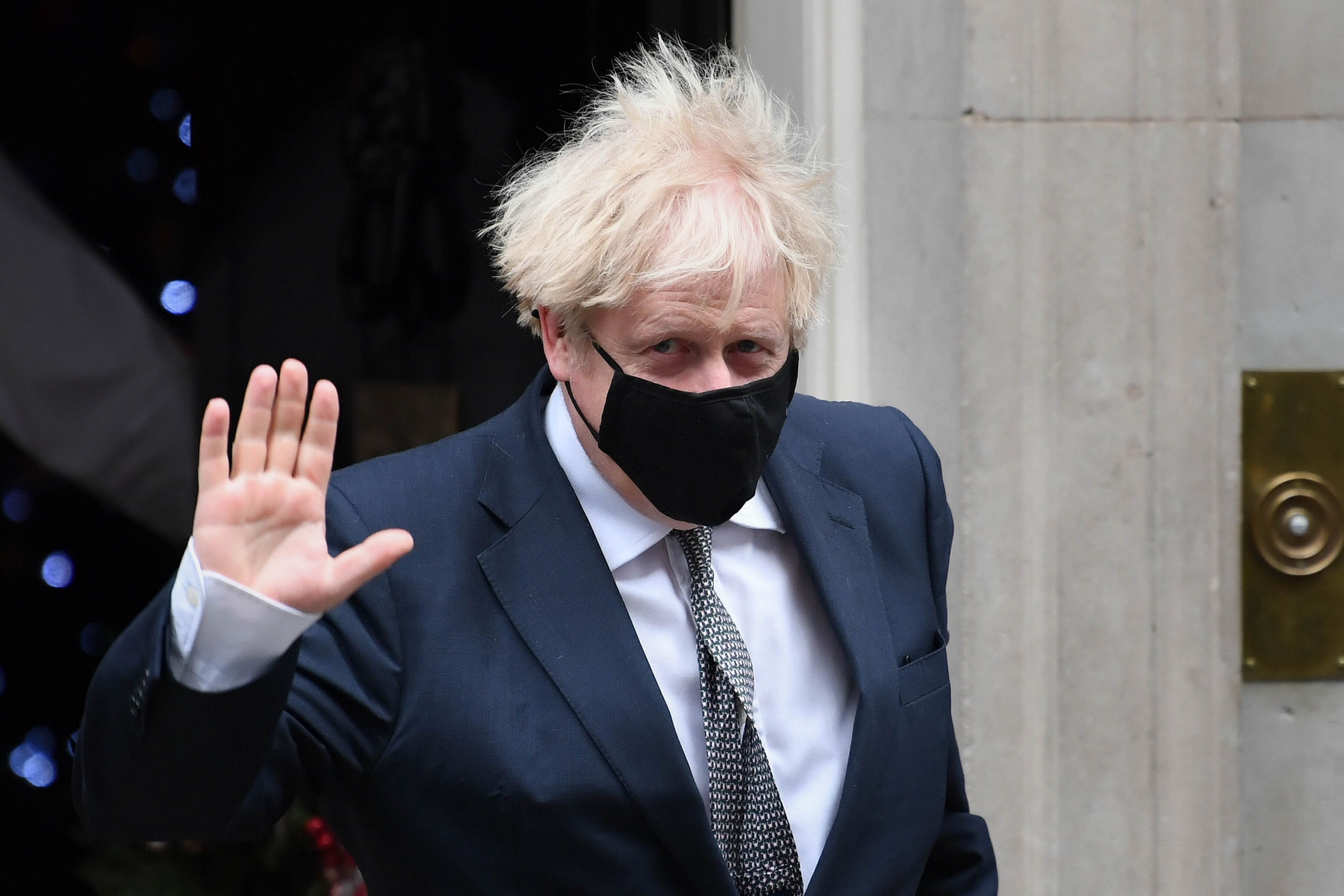 PM to host press conference as pressure grows to tighten Xmas rules