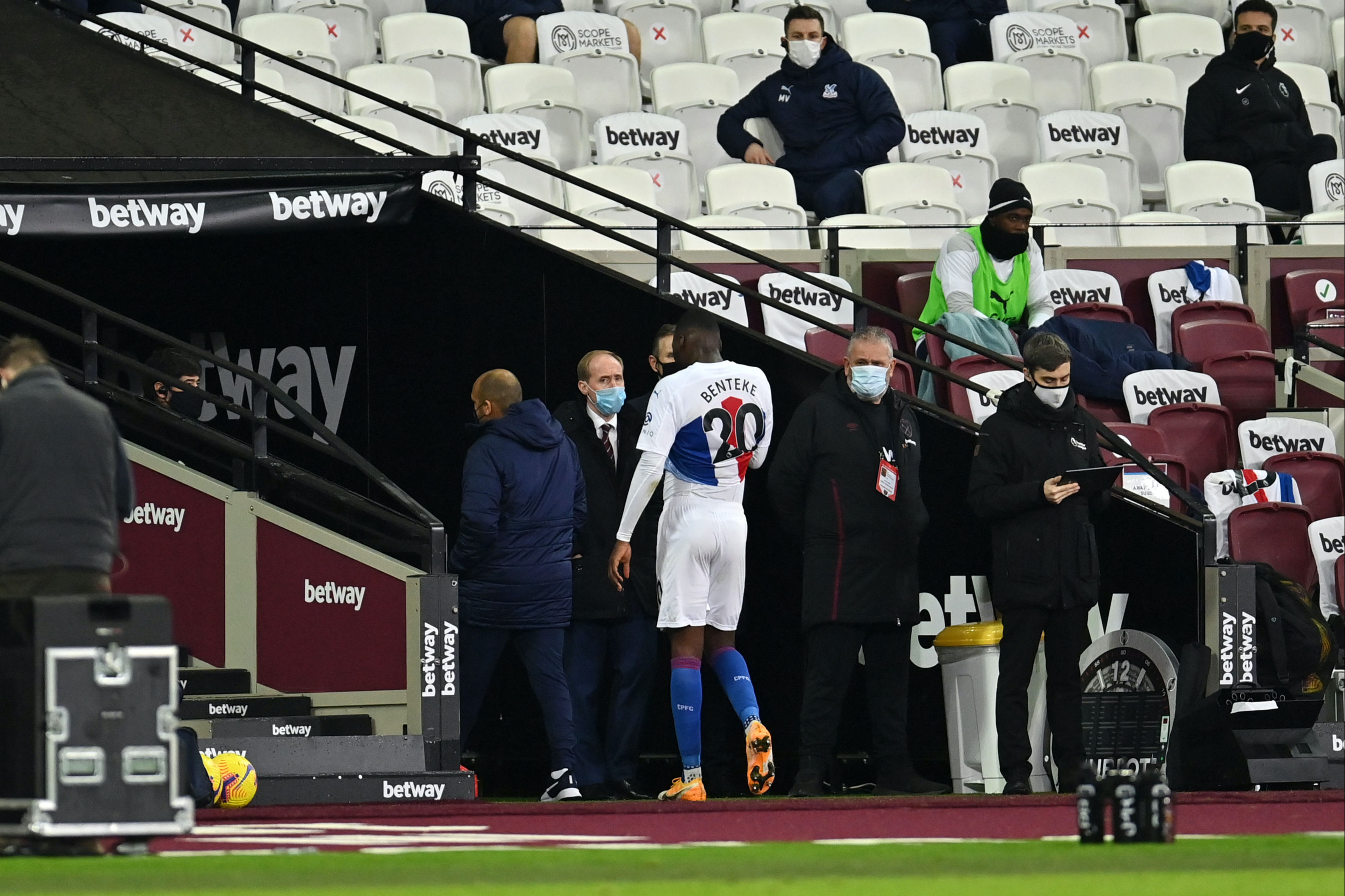 Fast start taking toll on Hammers as red card halts Benteke resurgence