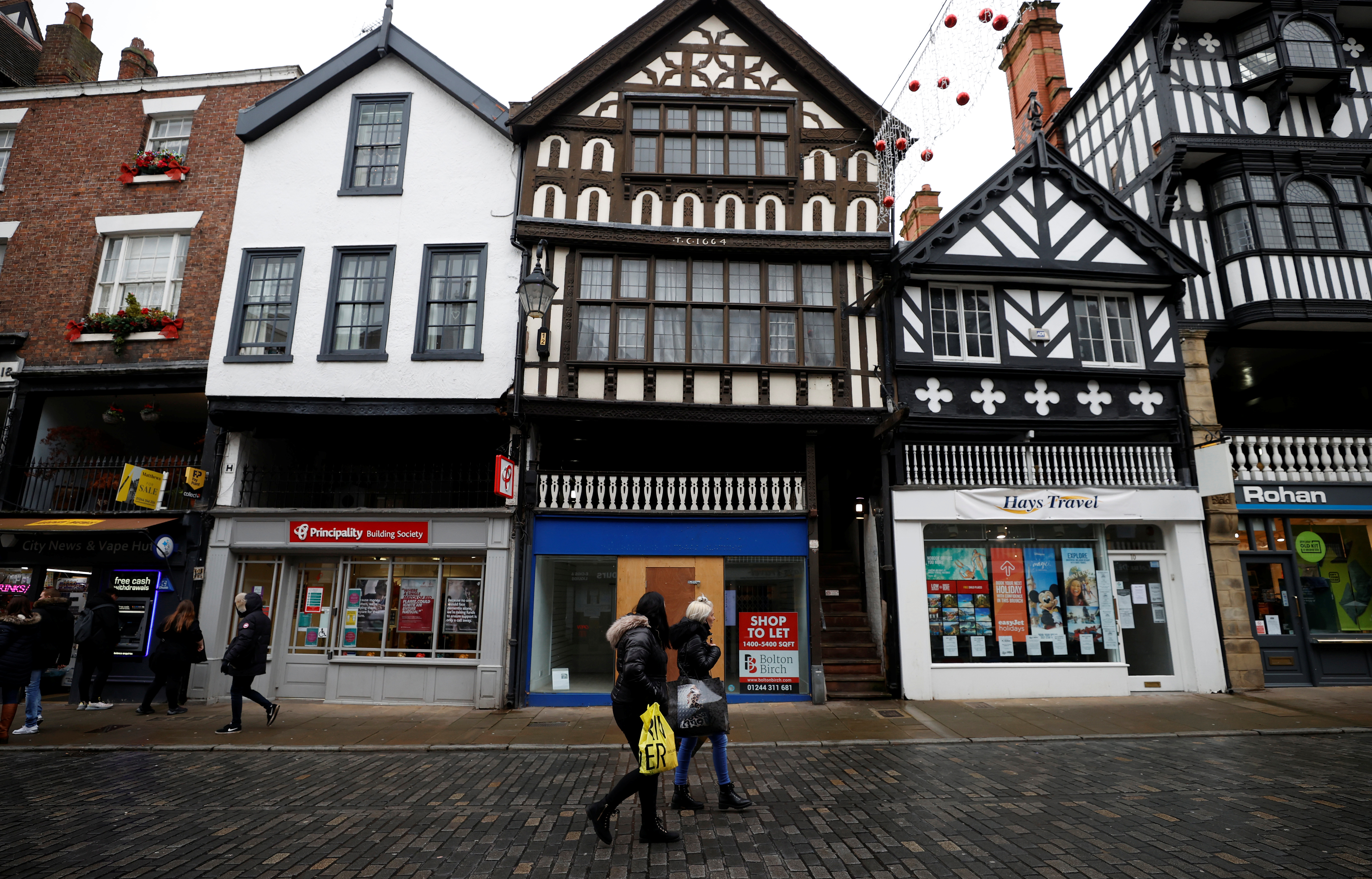 UK retail sales suffered “largest annual fall in history” in 2020