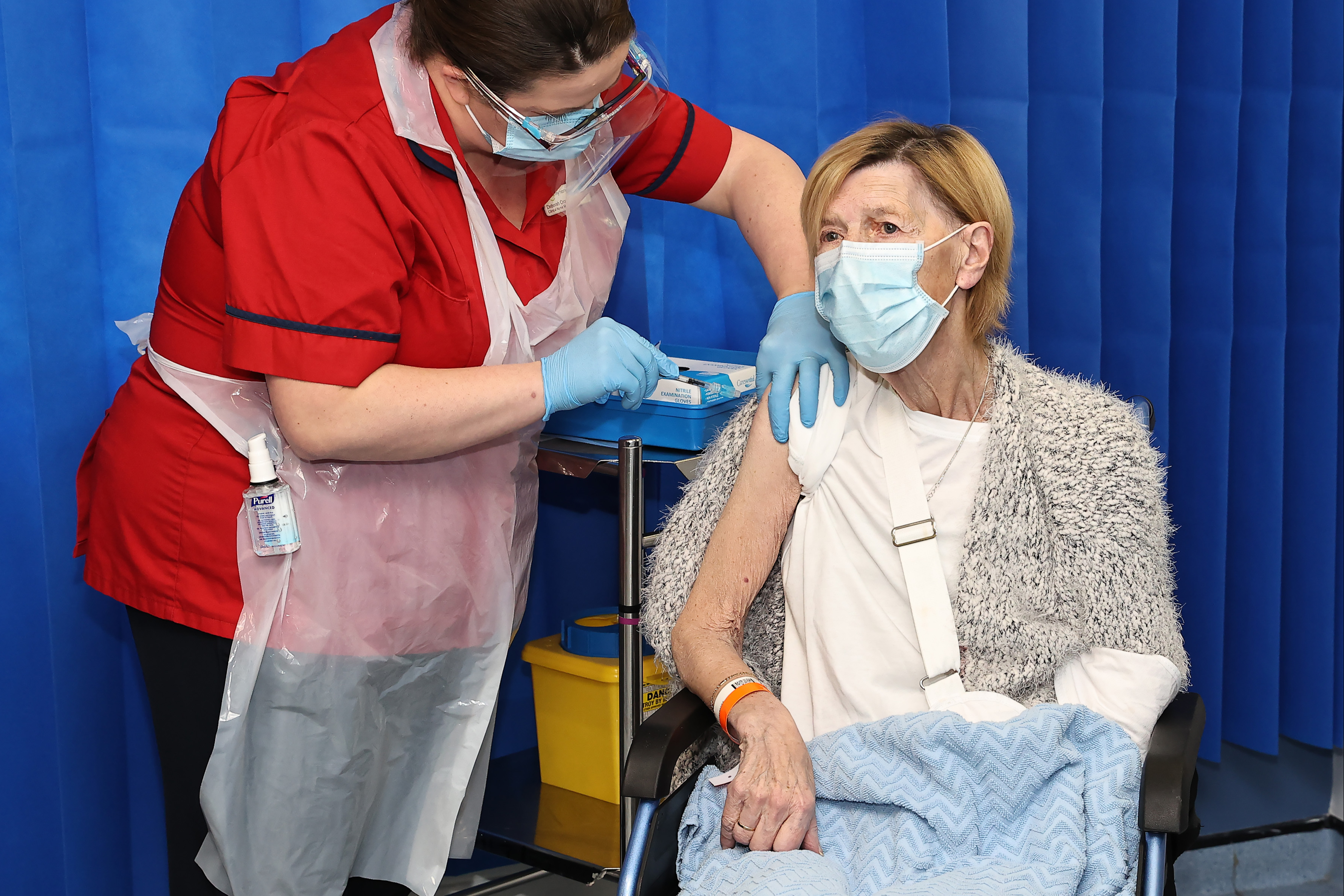 Delaying second vaccine doses the right call, top medical officers say