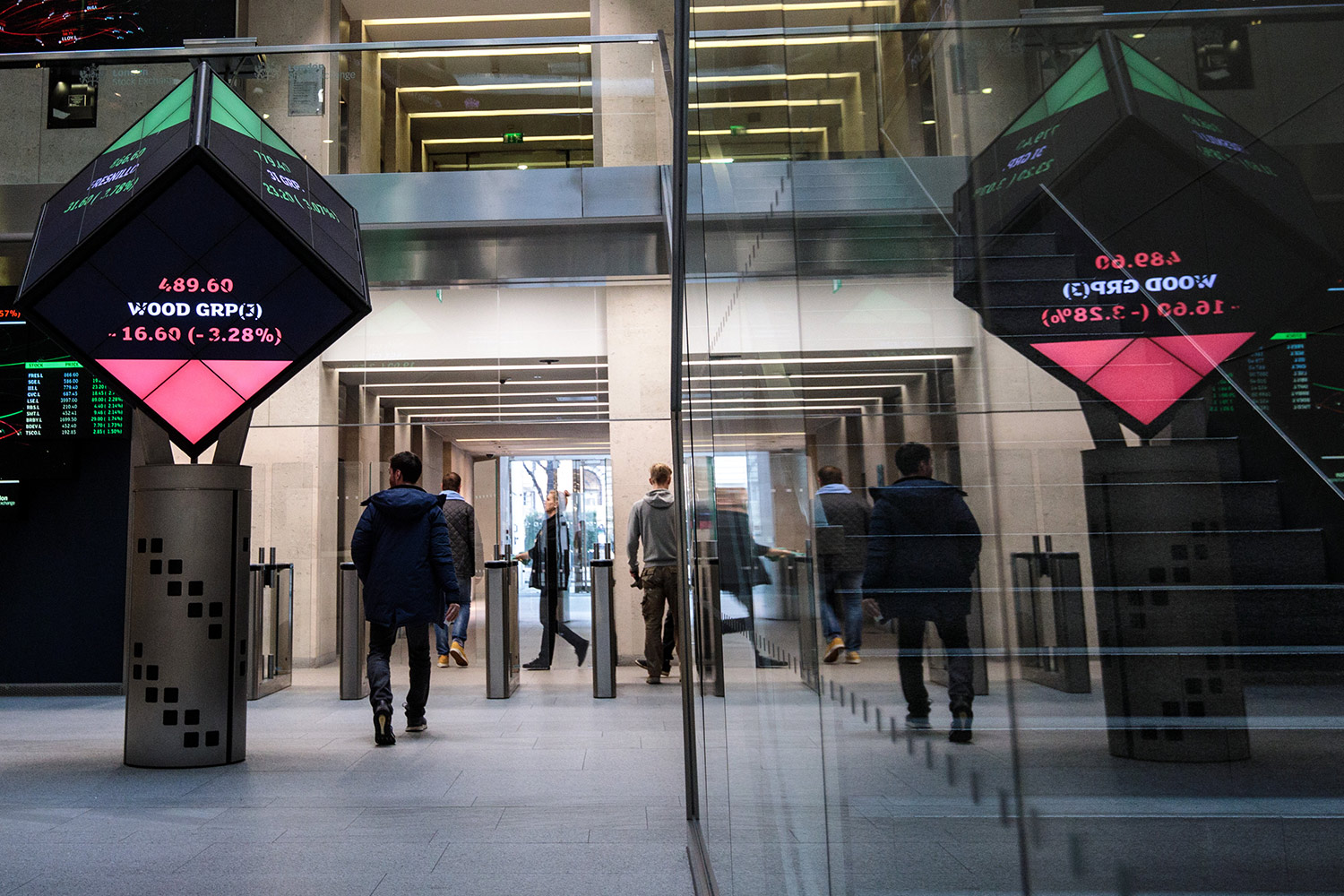 FTSE 100 predicted to open lower as China’s producer prices looked at