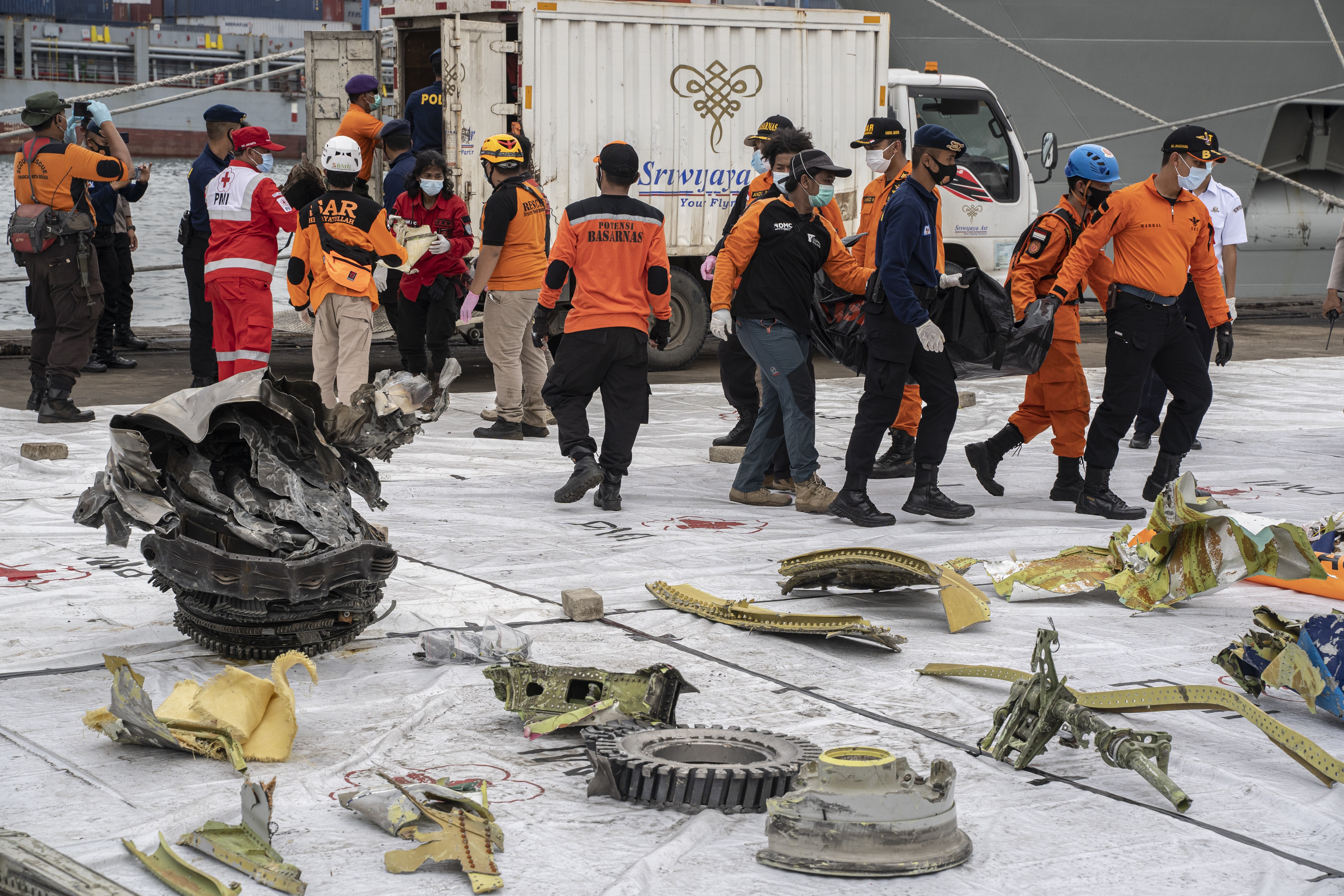 Recovery Operation Continues For Sriwijaya Air Flight SJ182