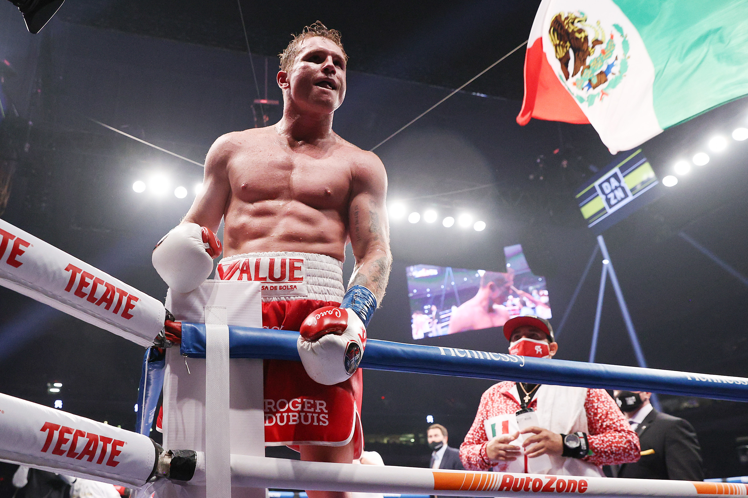 Canelo Alvarez v Callum Smith