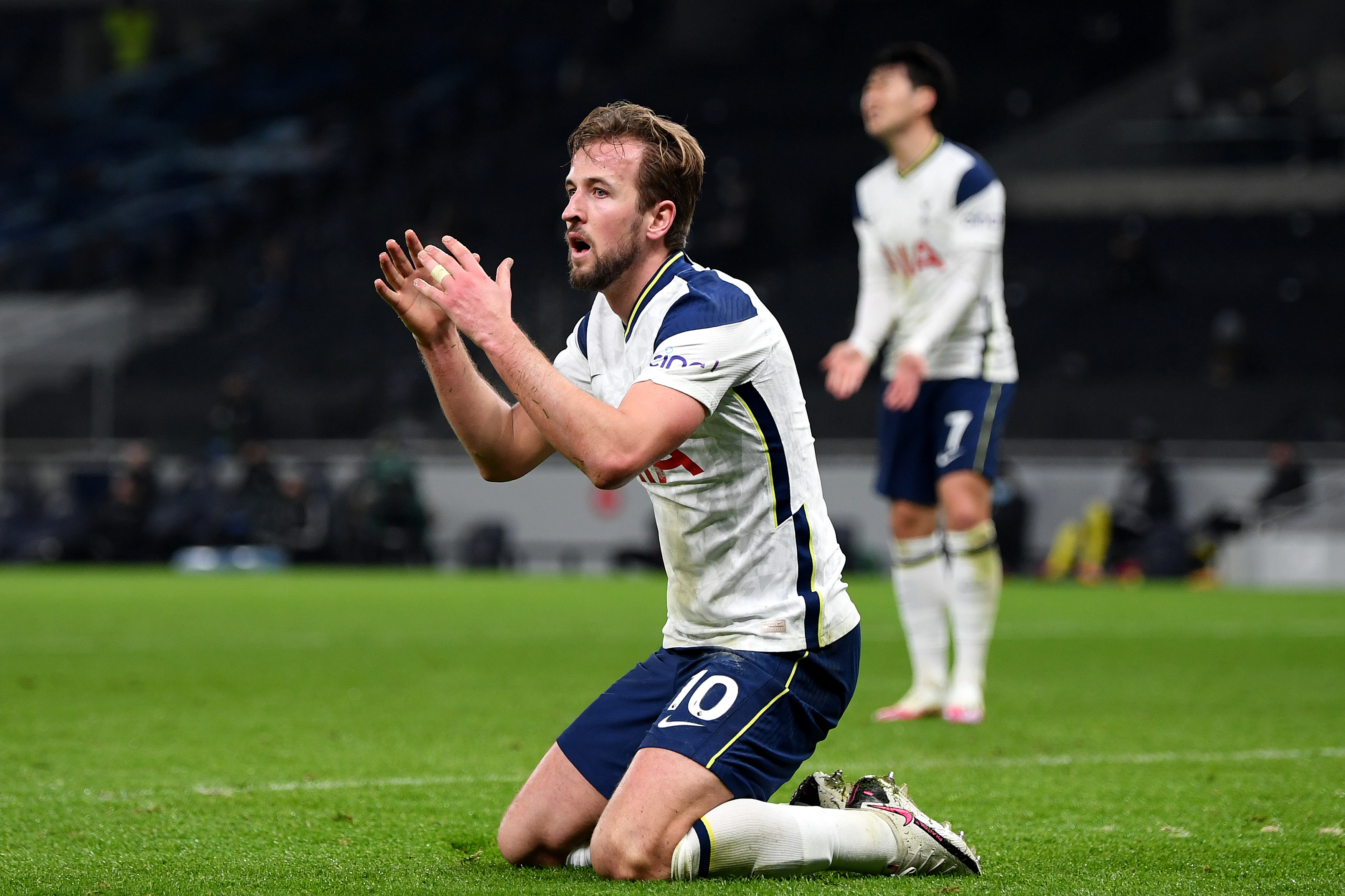 Mourinho made to pay as Fulham exploit Spurs’ lack of killer instinct